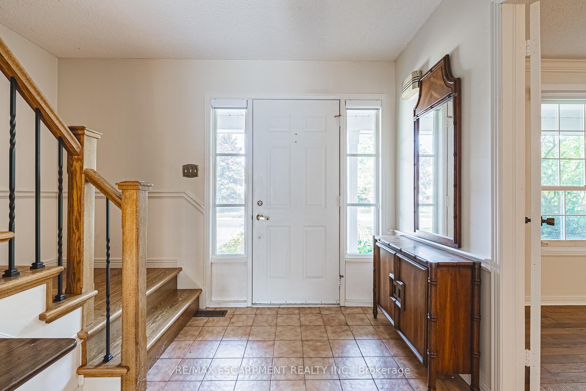 Photo 7 of 140 Amberly Boulevard, Hamilton, Ancaster — HOMEH