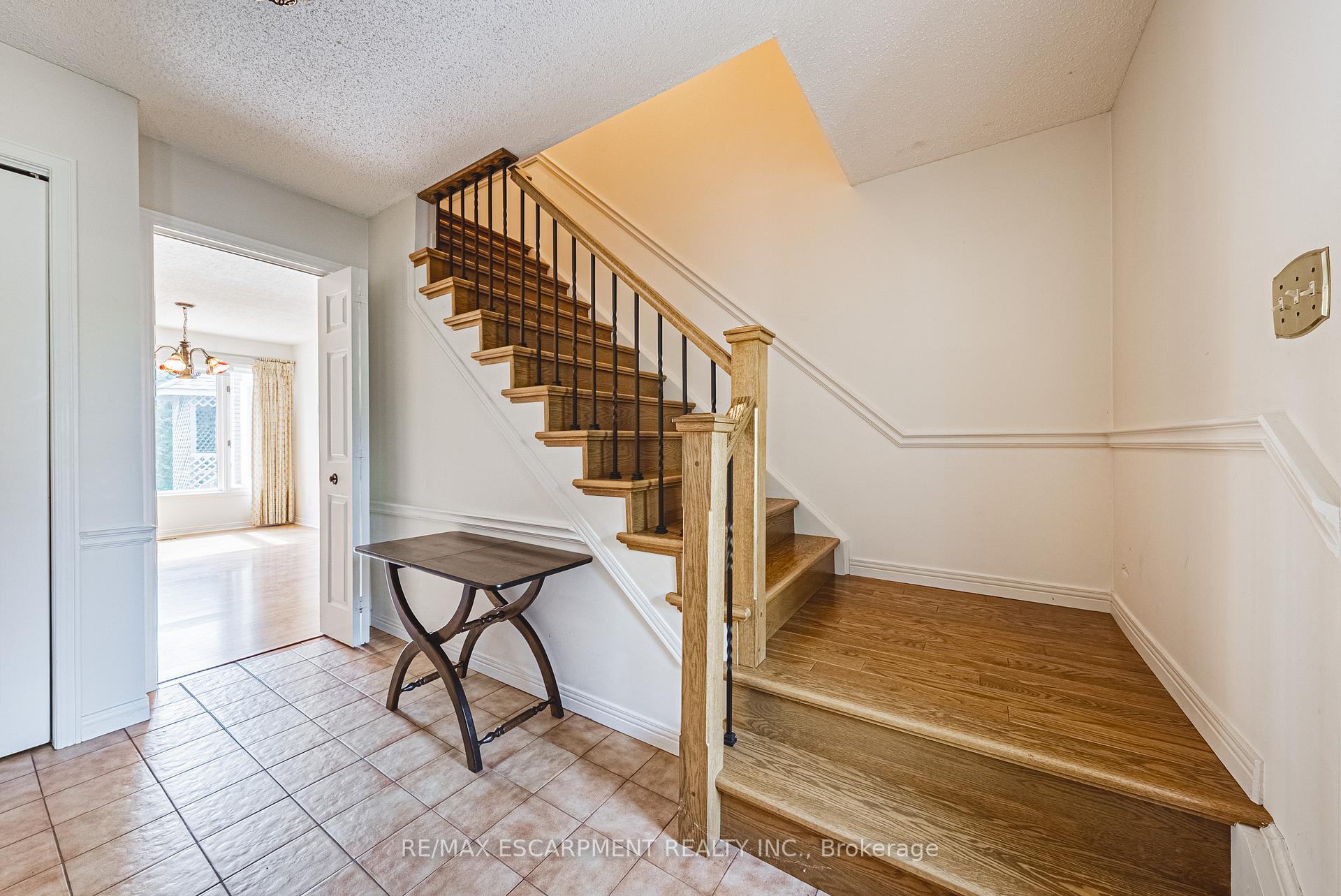 Photo 8 of 140 Amberly Boulevard, Hamilton, Ancaster — HOMEH