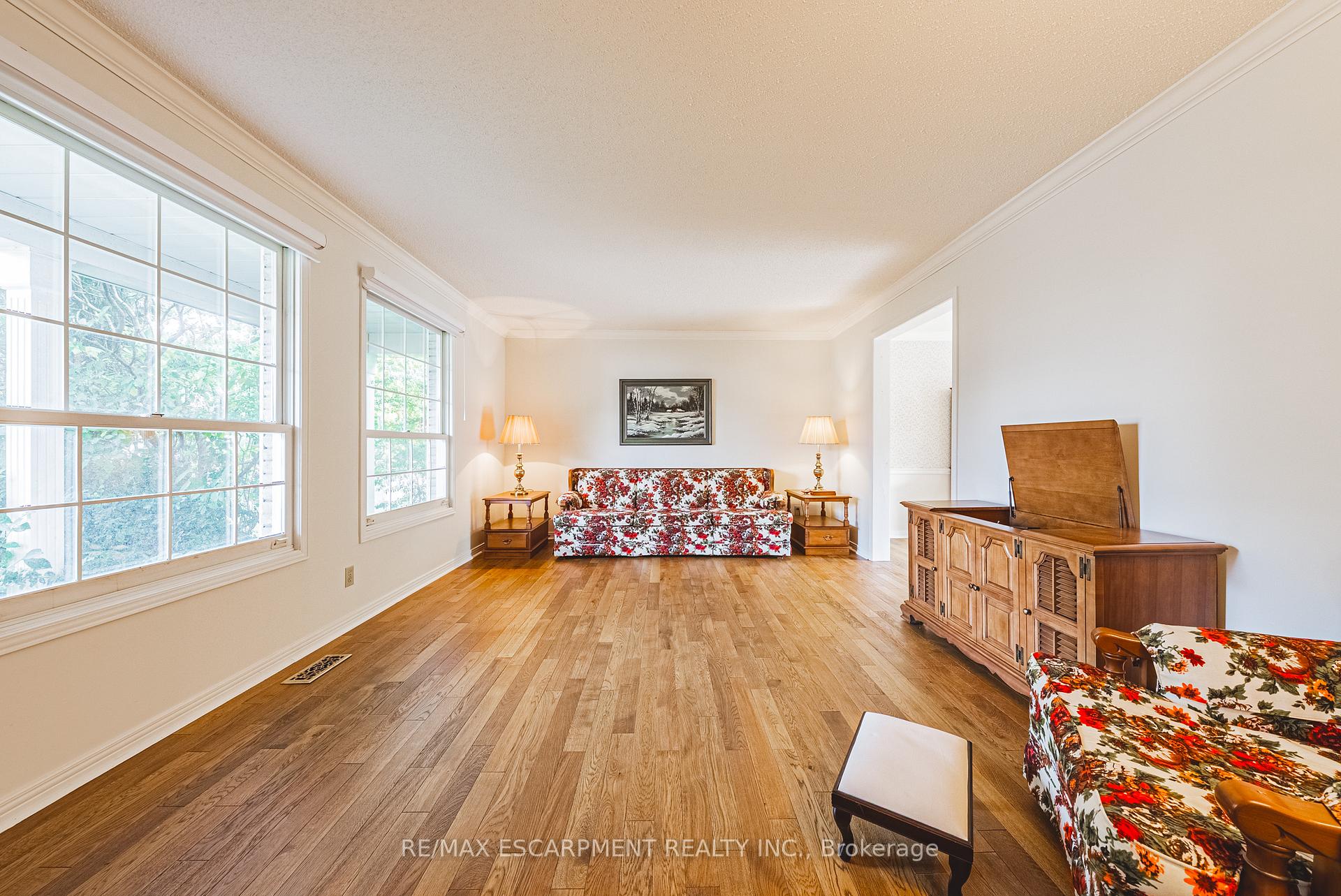 Photo 9 of 140 Amberly Boulevard, Hamilton, Ancaster — HOMEH
