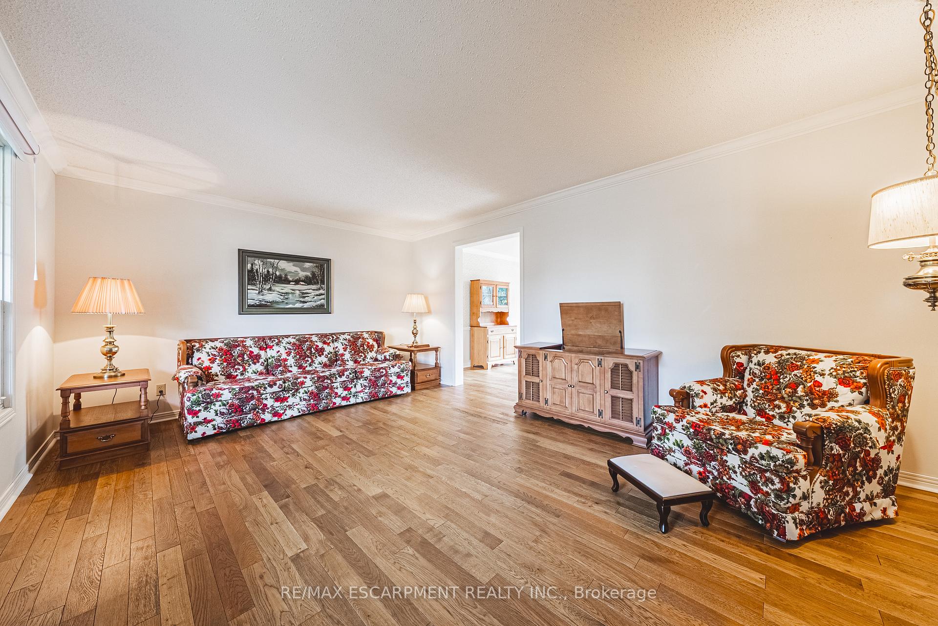 Photo 10 of 140 Amberly Boulevard, Hamilton, Ancaster — HOMEH
