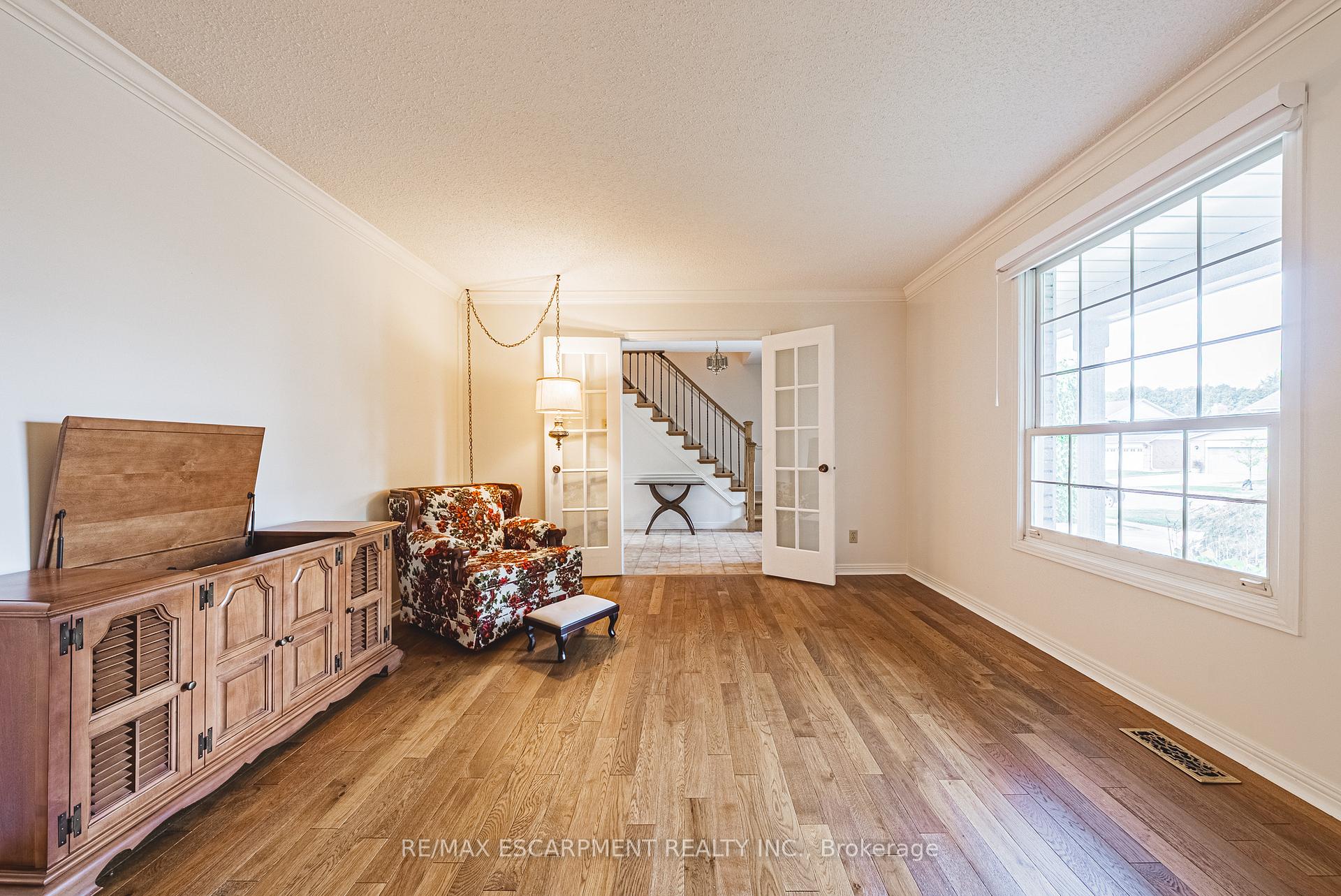 Photo 12 of 140 Amberly Boulevard, Hamilton, Ancaster — HOMEH