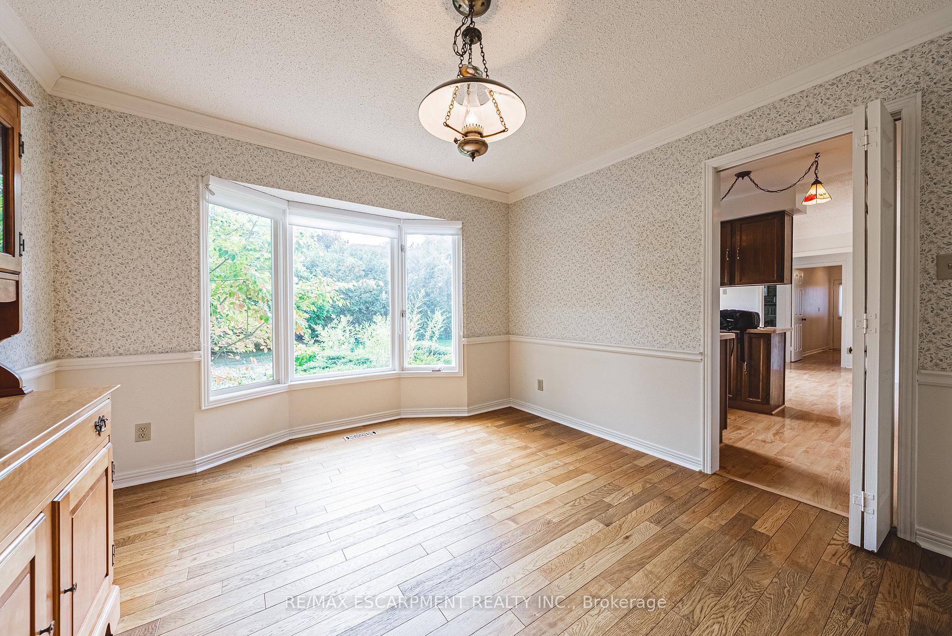 Photo 13 of 140 Amberly Boulevard, Hamilton, Ancaster — HOMEH