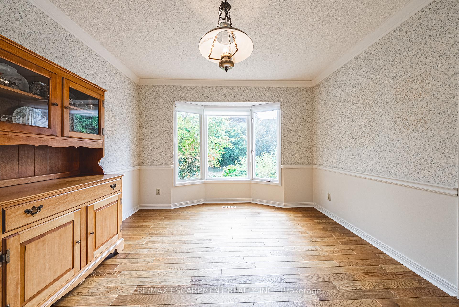 Photo 14 of 140 Amberly Boulevard, Hamilton, Ancaster — HOMEH