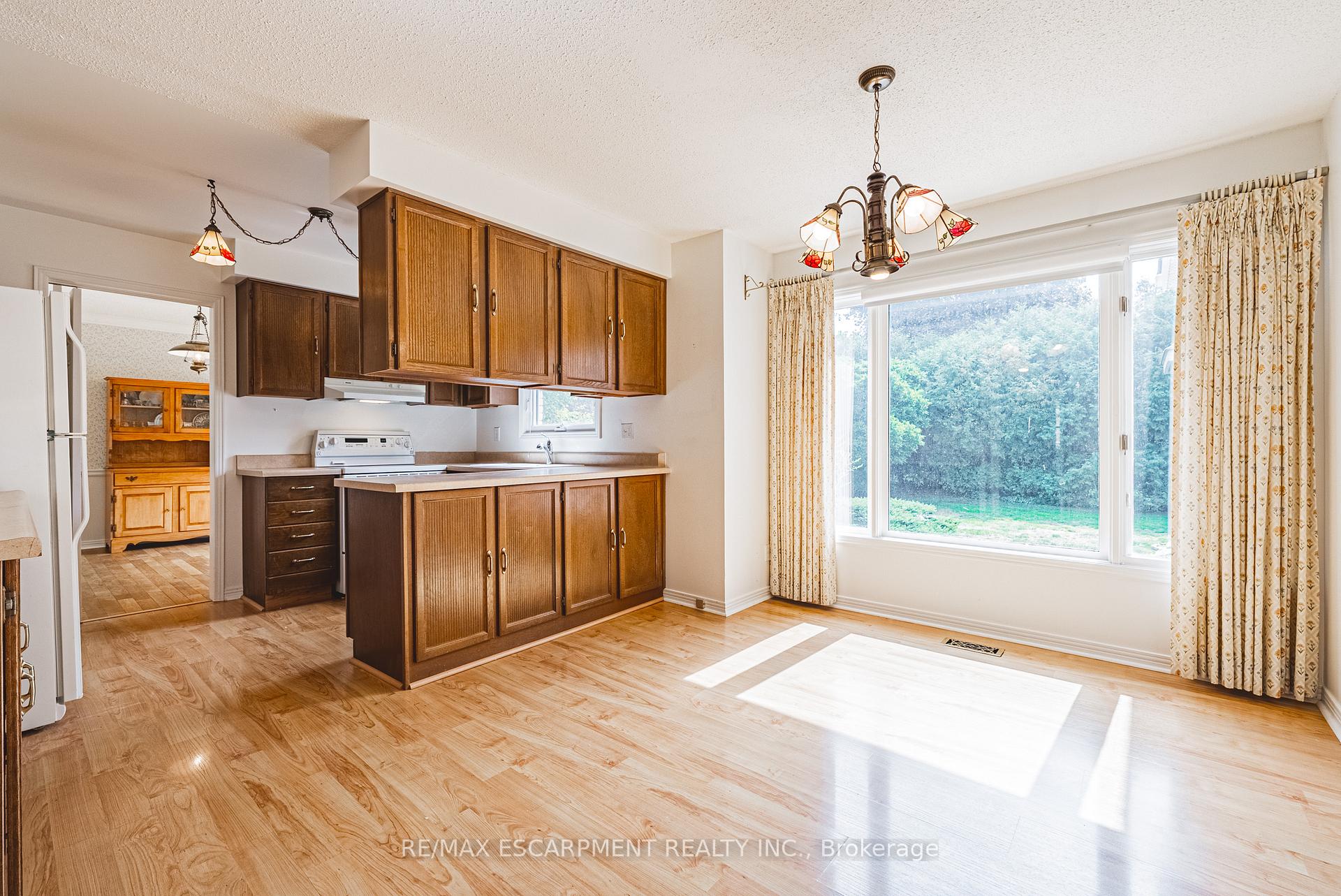 Photo 18 of 140 Amberly Boulevard, Hamilton, Ancaster — HOMEH