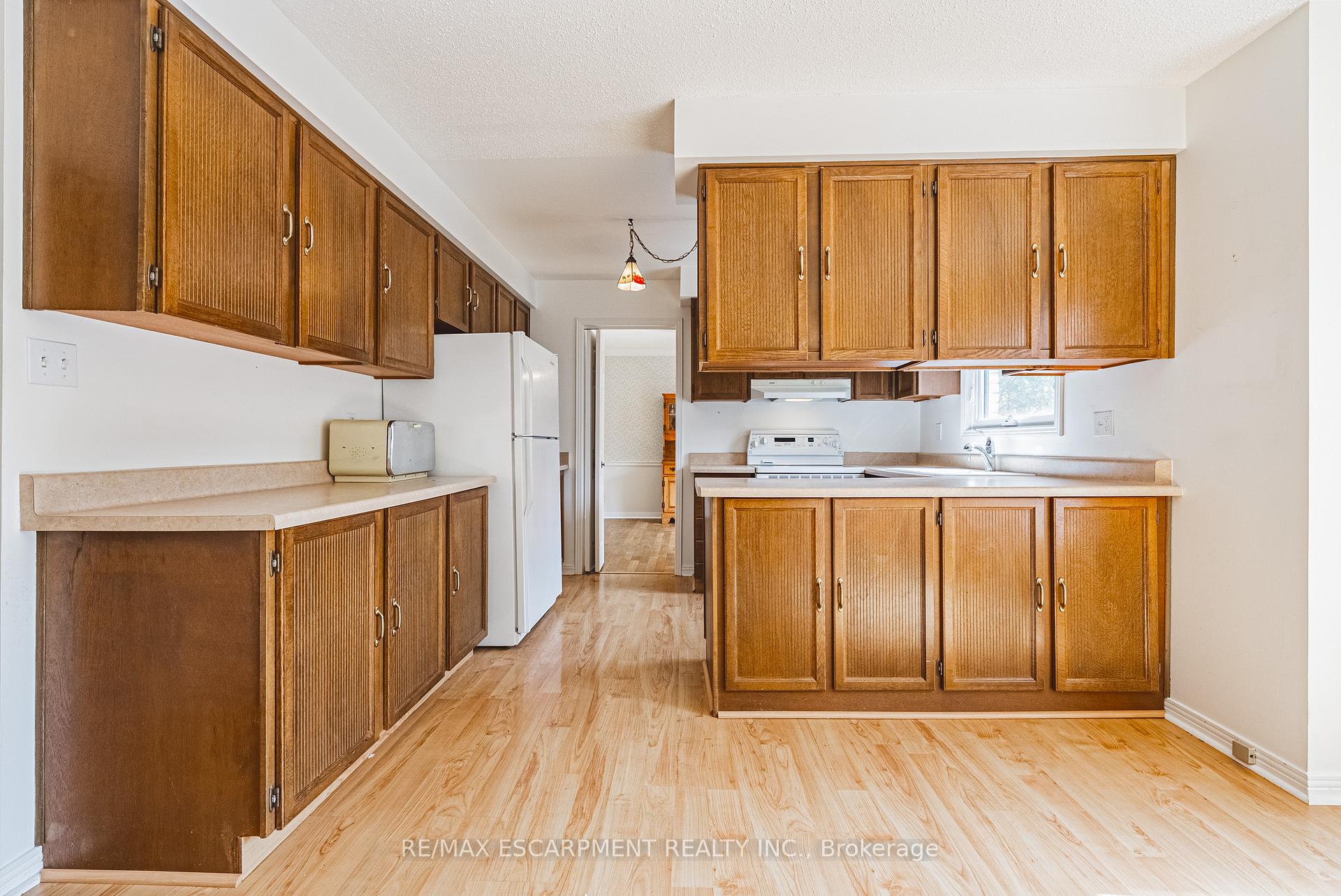 Photo 19 of 140 Amberly Boulevard, Hamilton, Ancaster — HOMEH