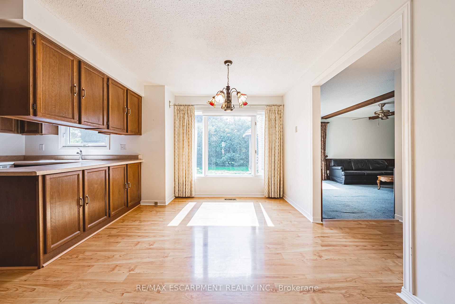 Photo 20 of 140 Amberly Boulevard, Hamilton, Ancaster — HOMEH