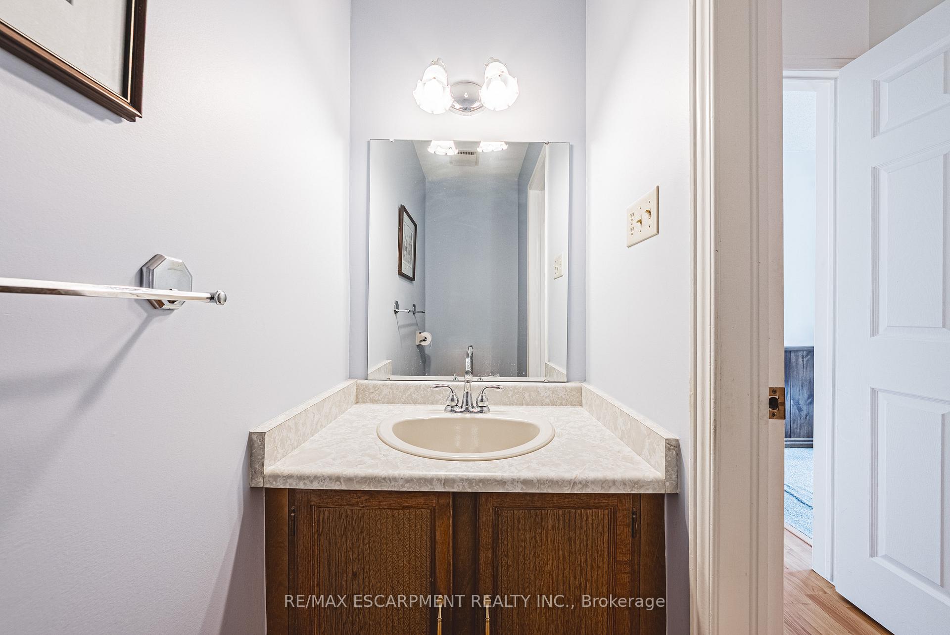 Photo 25 of 140 Amberly Boulevard, Hamilton, Ancaster — HOMEH