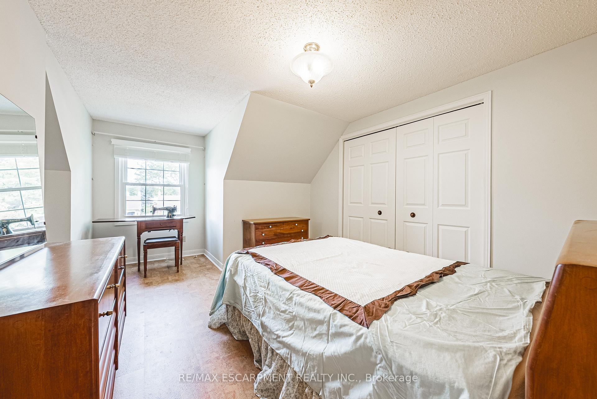 Photo 27 of 140 Amberly Boulevard, Hamilton, Ancaster — HOMEH