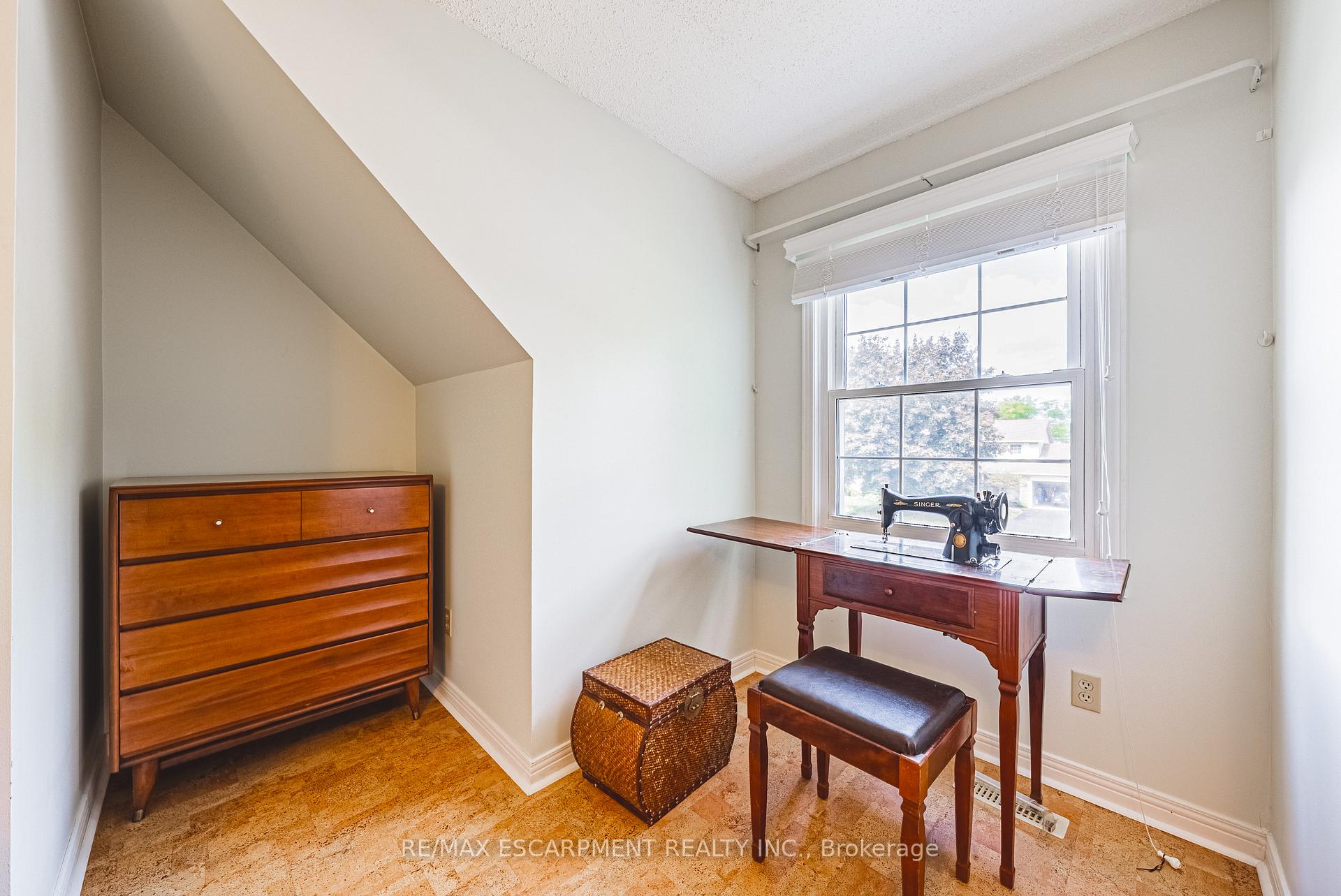 Photo 28 of 140 Amberly Boulevard, Hamilton, Ancaster — HOMEH