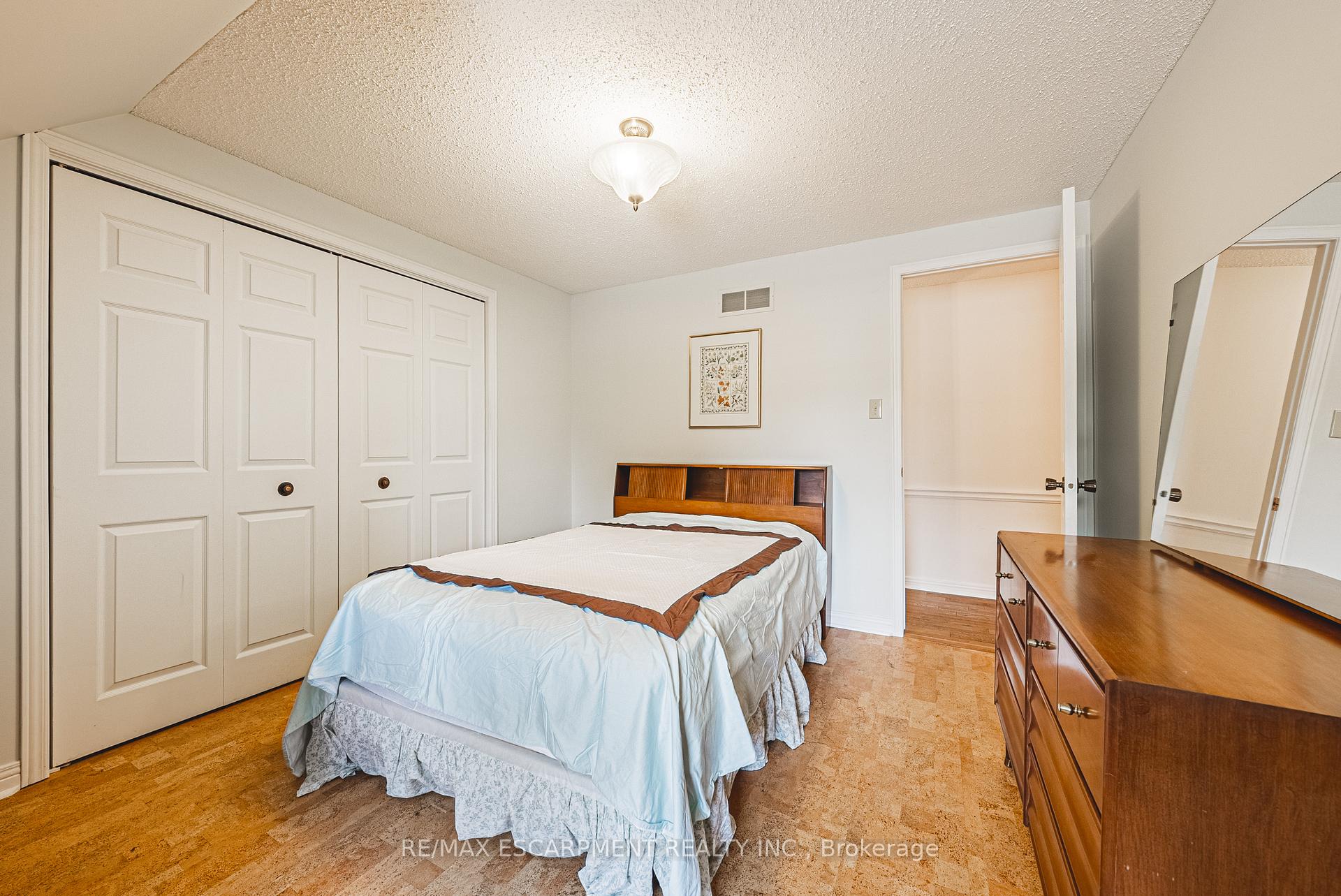 Photo 29 of 140 Amberly Boulevard, Hamilton, Ancaster — HOMEH