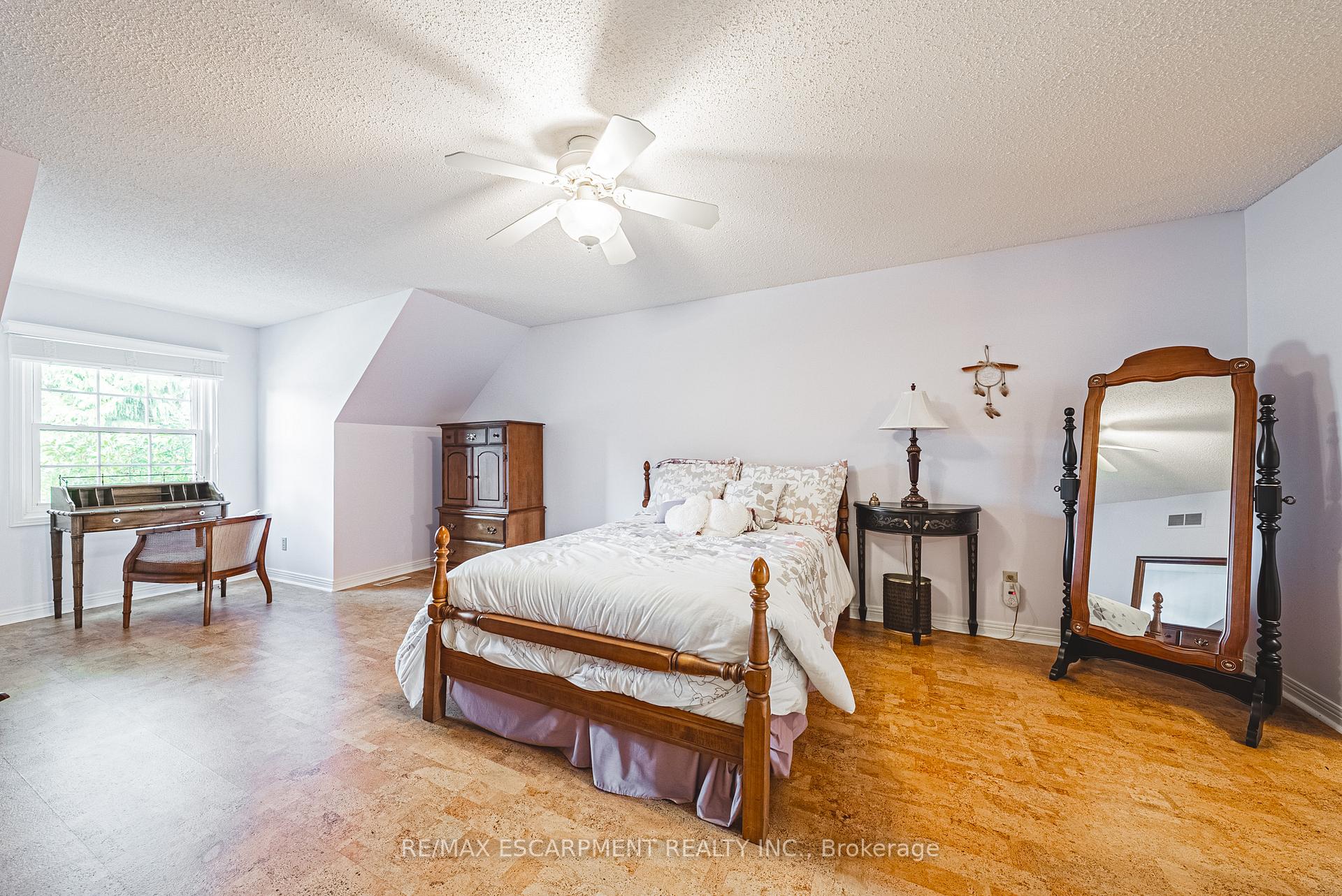 Photo 33 of 140 Amberly Boulevard, Hamilton, Ancaster — HOMEH