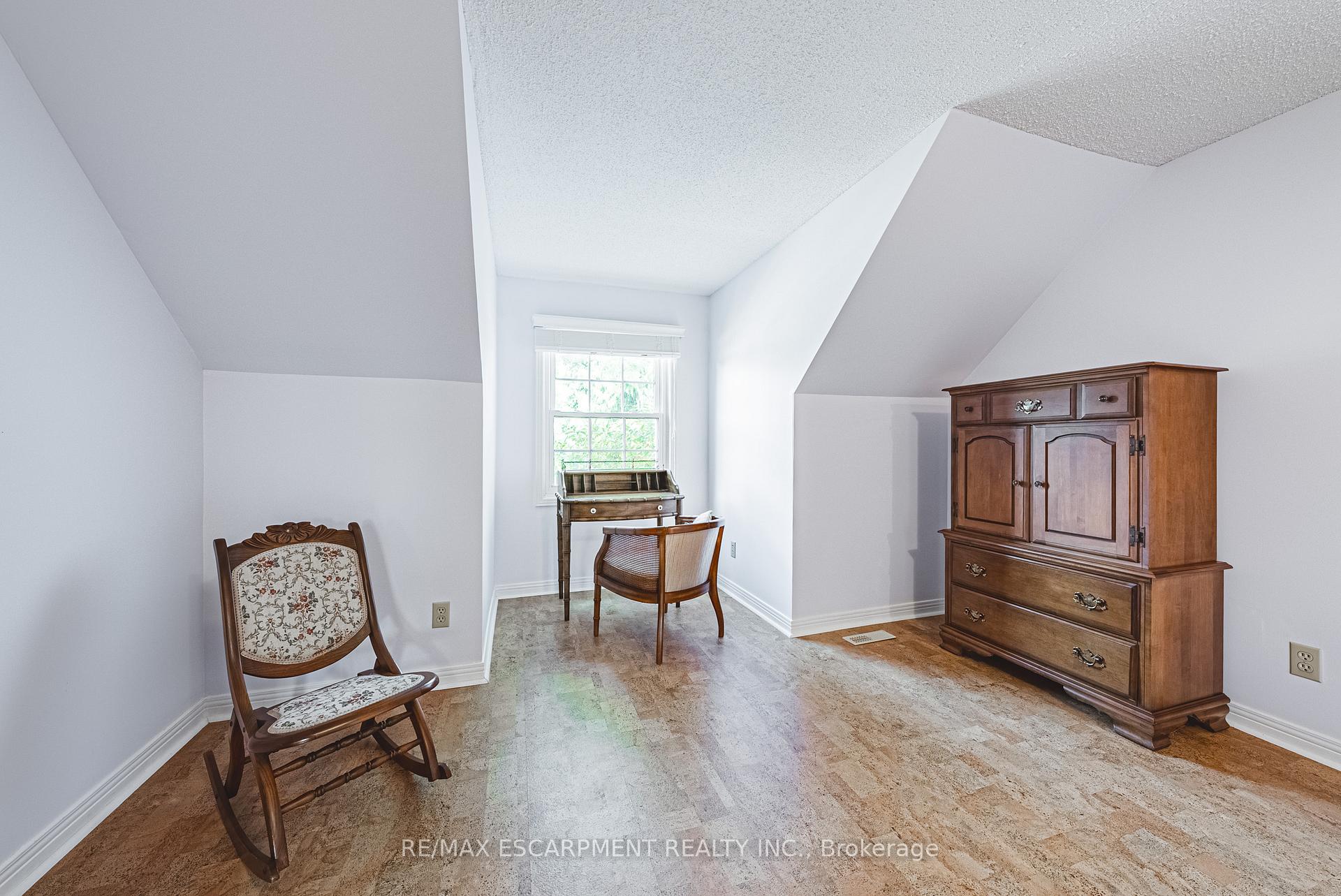 Photo 34 of 140 Amberly Boulevard, Hamilton, Ancaster — HOMEH
