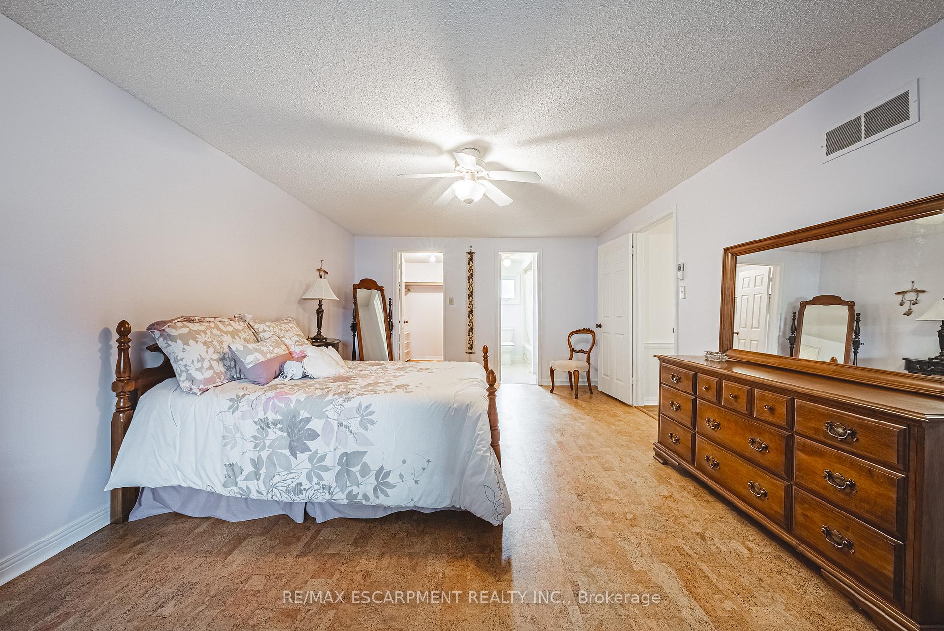 Photo 35 of 140 Amberly Boulevard, Hamilton, Ancaster — HOMEH