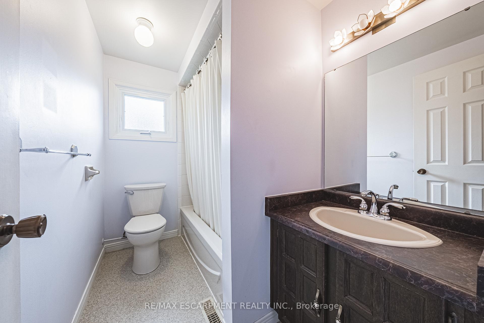 Photo 36 of 140 Amberly Boulevard, Hamilton, Ancaster — HOMEH
