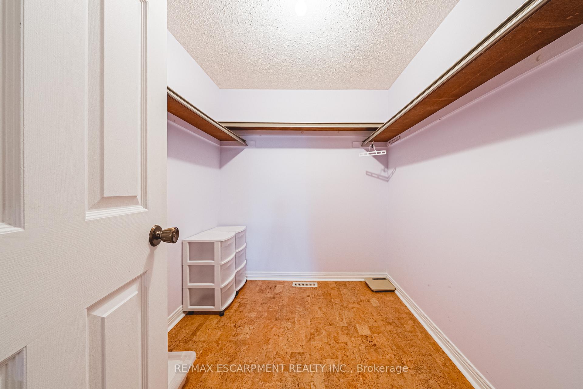 Photo 37 of 140 Amberly Boulevard, Hamilton, Ancaster — HOMEH