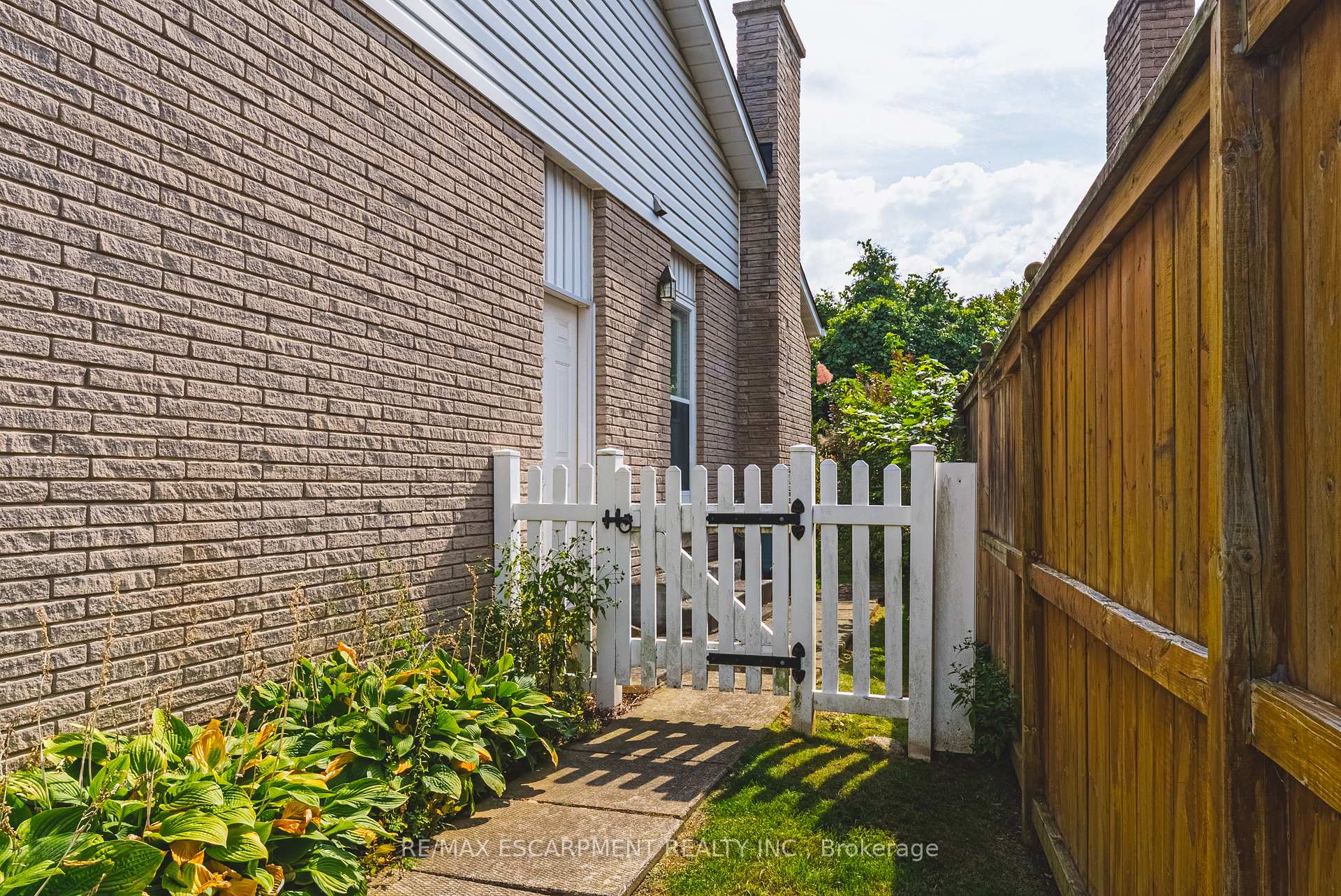 Photo 46 of 140 Amberly Boulevard, Hamilton, Ancaster — HOMEH