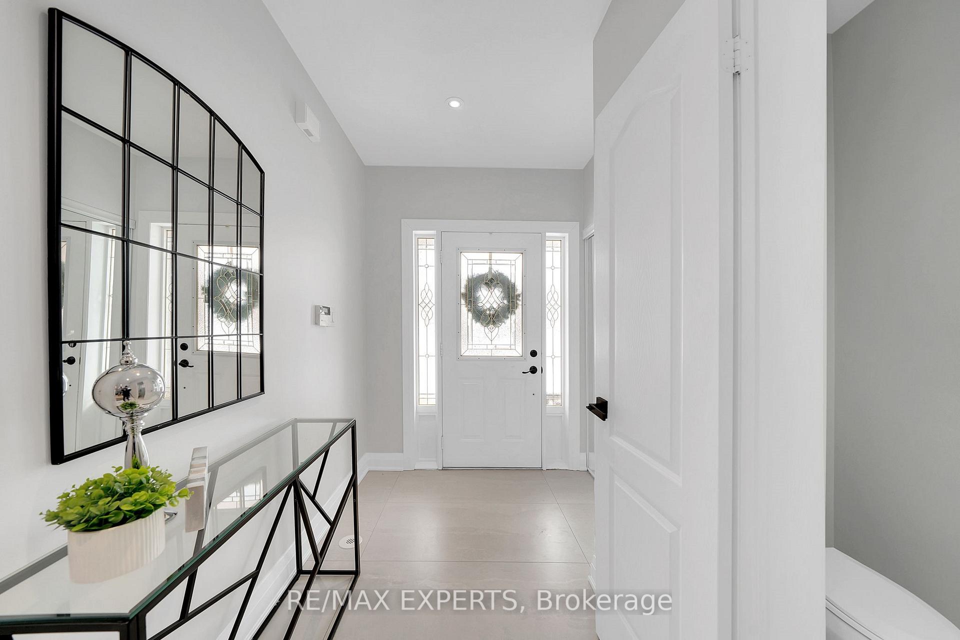 Photo 3 of 66 Lodgeway Drive, Vaughan, Rural Vaughan — HOMEH