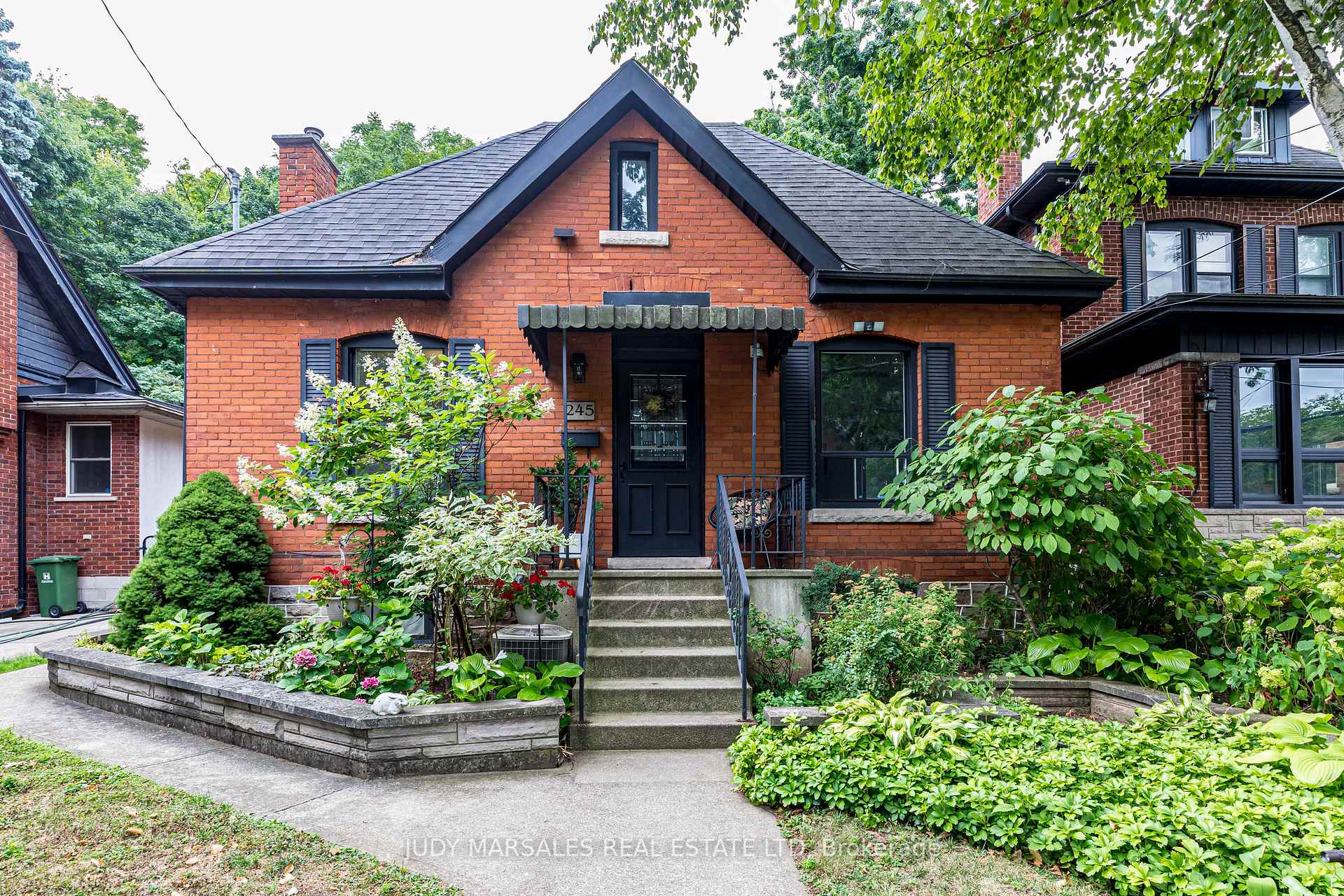 Photo 2 of 245 Hillcrest Avenue, Hamilton, Kirkendall — HOMEH