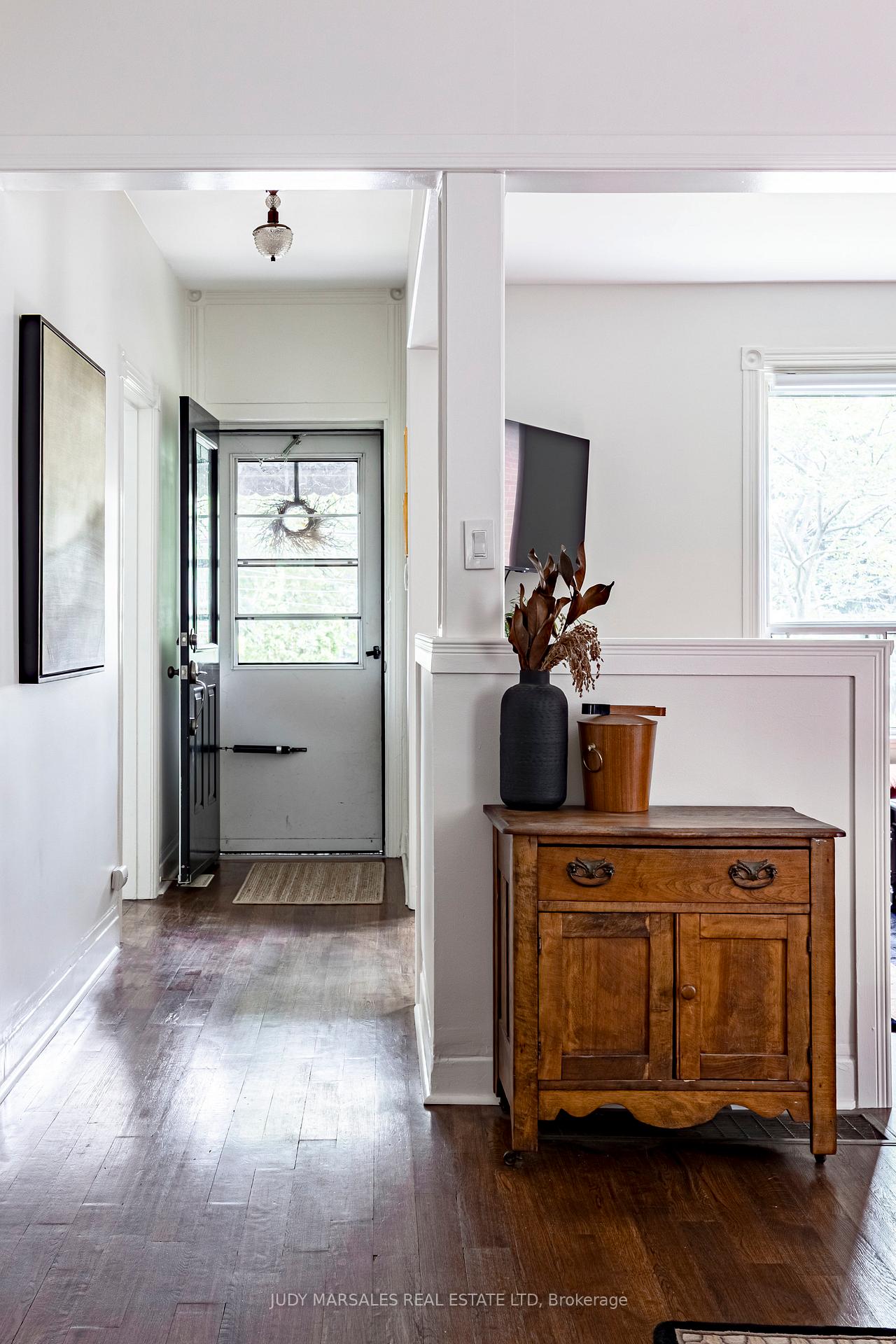 Photo 4 of 245 Hillcrest Avenue, Hamilton, Kirkendall — HOMEH