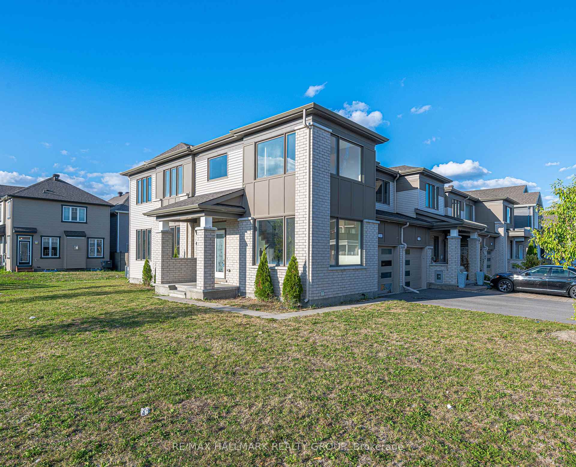 Photo 3 of 2307 Watercolours Way, Ottawa, Barrhaven - Half Moon Bay — HOMEH