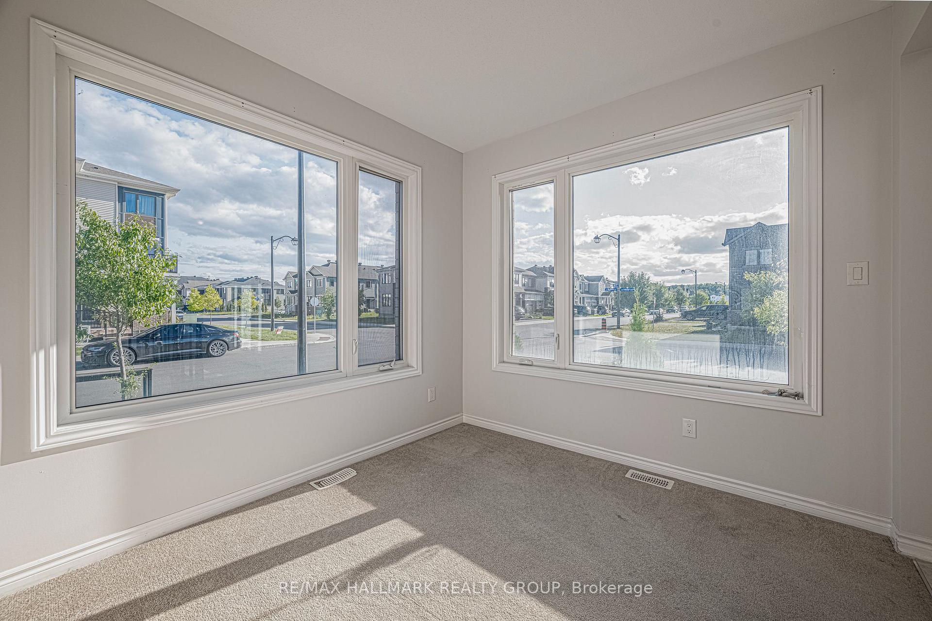 Photo 5 of 2307 Watercolours Way, Ottawa, Barrhaven - Half Moon Bay — HOMEH
