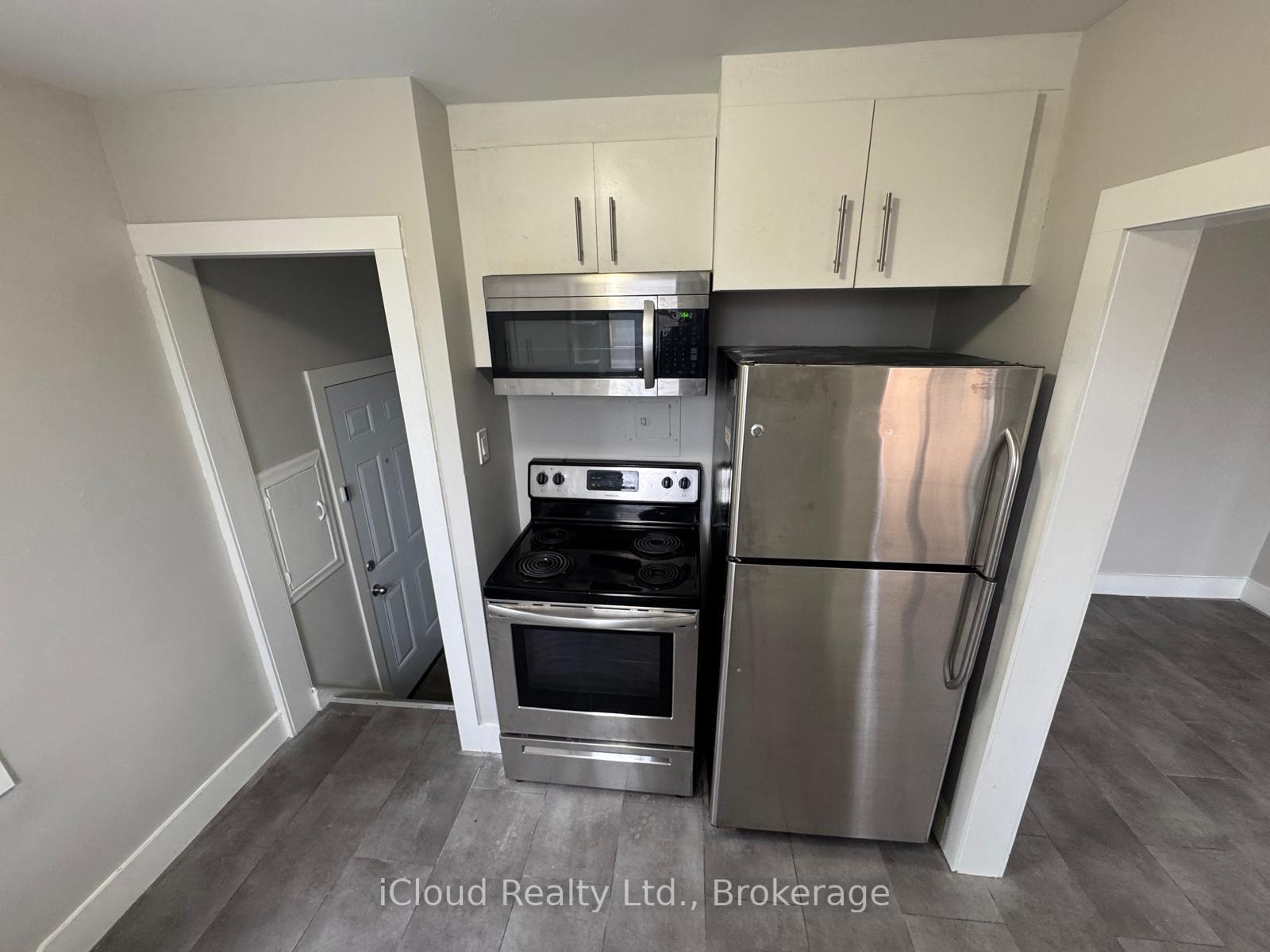 Photo 5 of Unit 2, 1 Henderson Avenue, Brampton, Downtown Brampton — HOMEH