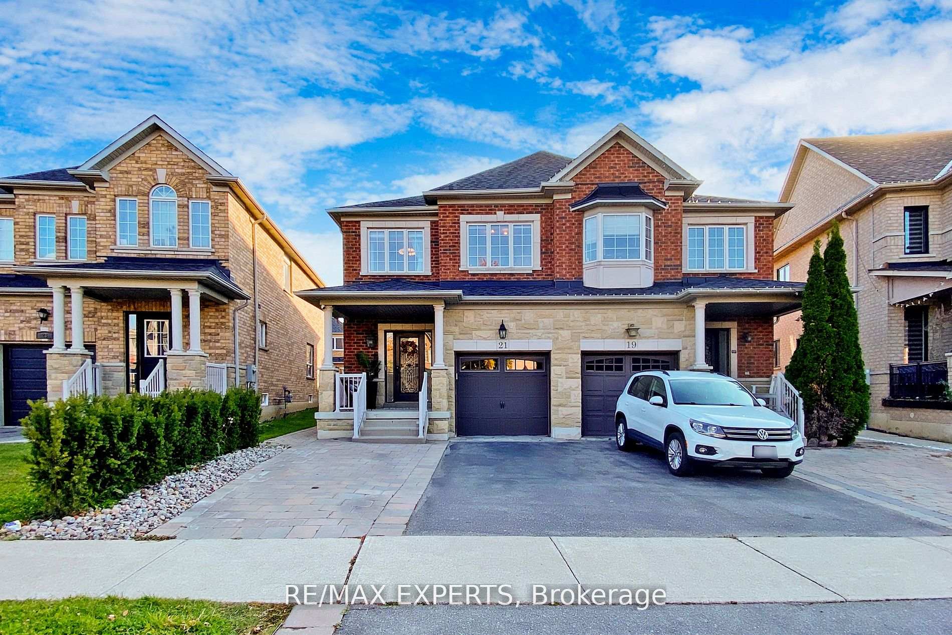 Photo 2 of 21 Twin Hills Crescent, Vaughan, Vellore Village — HOMEH