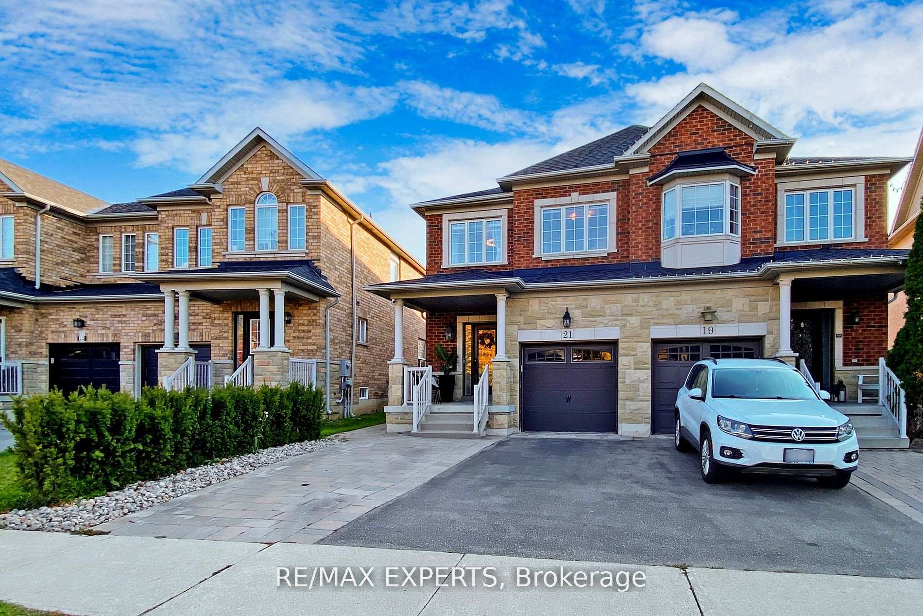 Photo 3 of 21 Twin Hills Crescent, Vaughan, Vellore Village — HOMEH