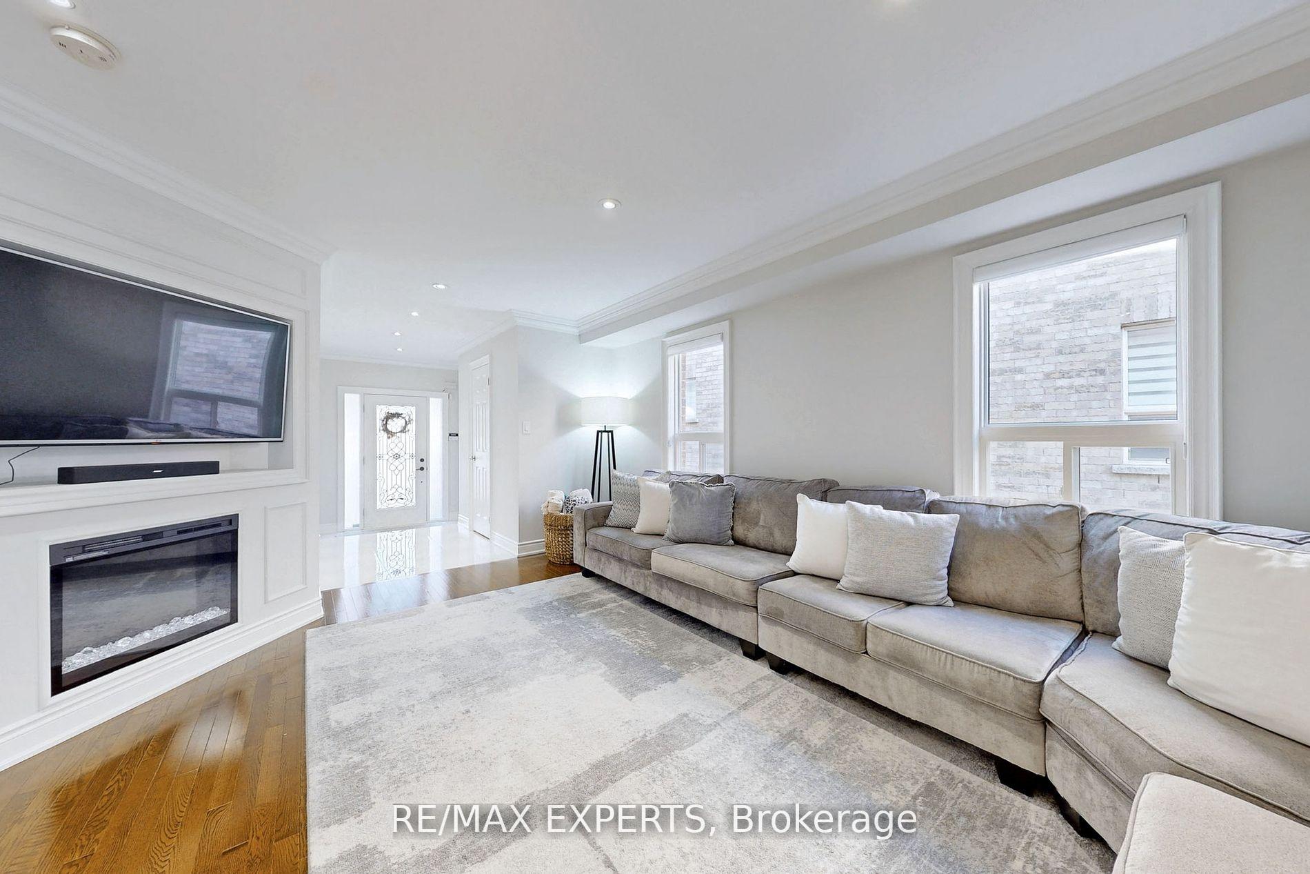 Photo 4 of 21 Twin Hills Crescent, Vaughan, Vellore Village — HOMEH