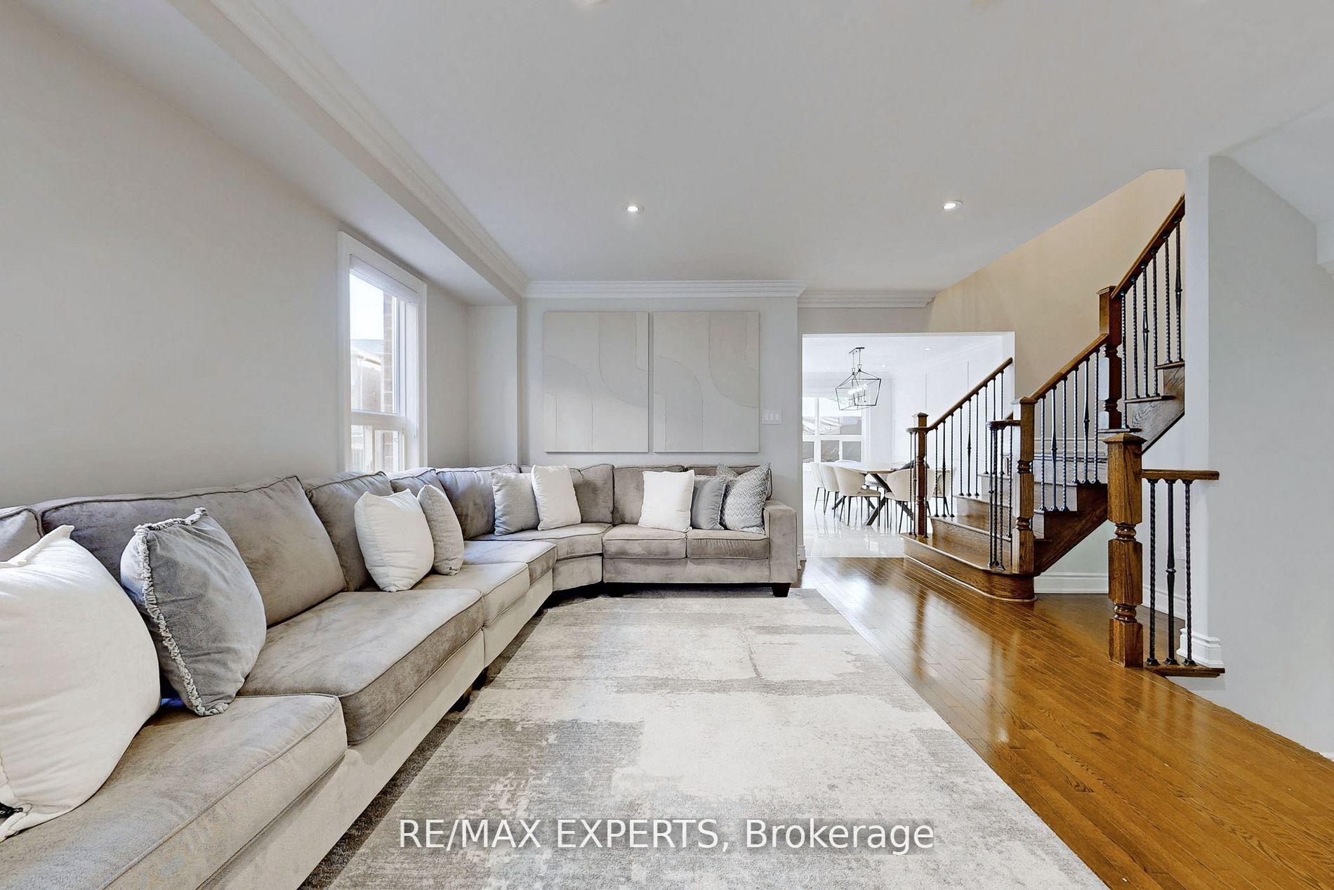 Photo 5 of 21 Twin Hills Crescent, Vaughan, Vellore Village — HOMEH