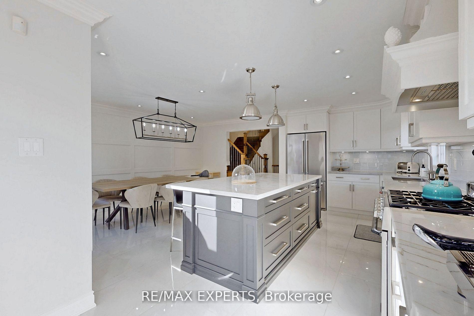 Photo 16 of 21 Twin Hills Crescent, Vaughan, Vellore Village — HOMEH