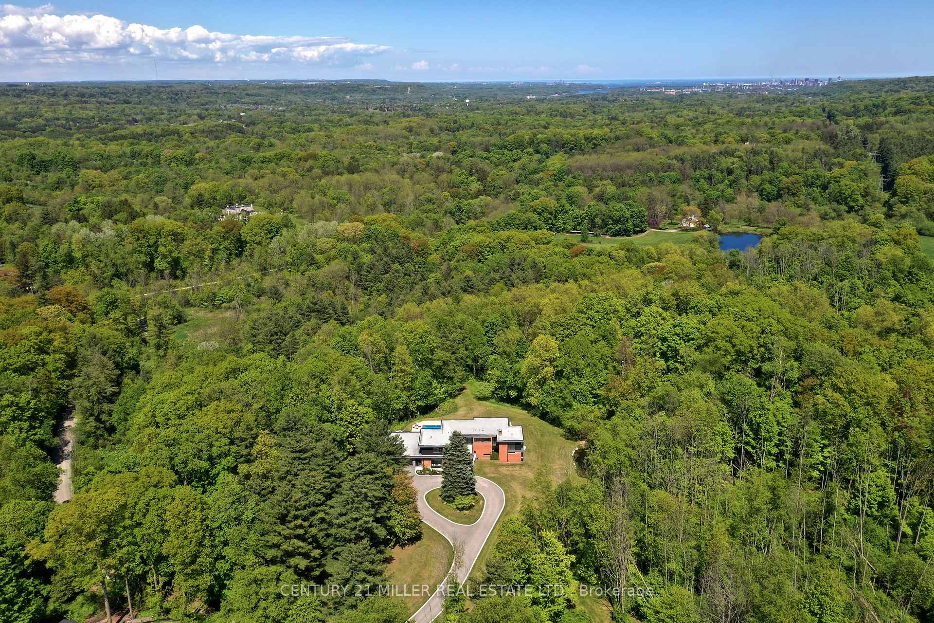 Photo 3 of 140 Gravel Pit Road, Hamilton, Rural Ancaster — HOMEH