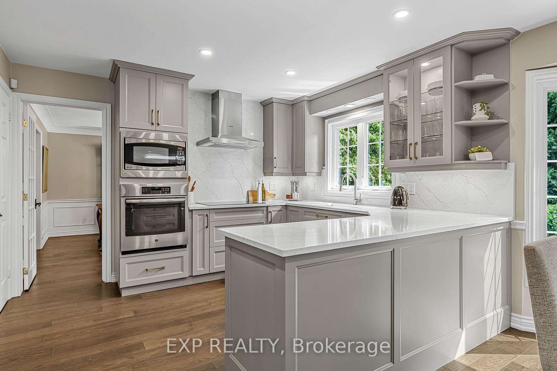 Photo 4 of 158 Broad Leaf Crescent, Hamilton, Ancaster — HOMEH