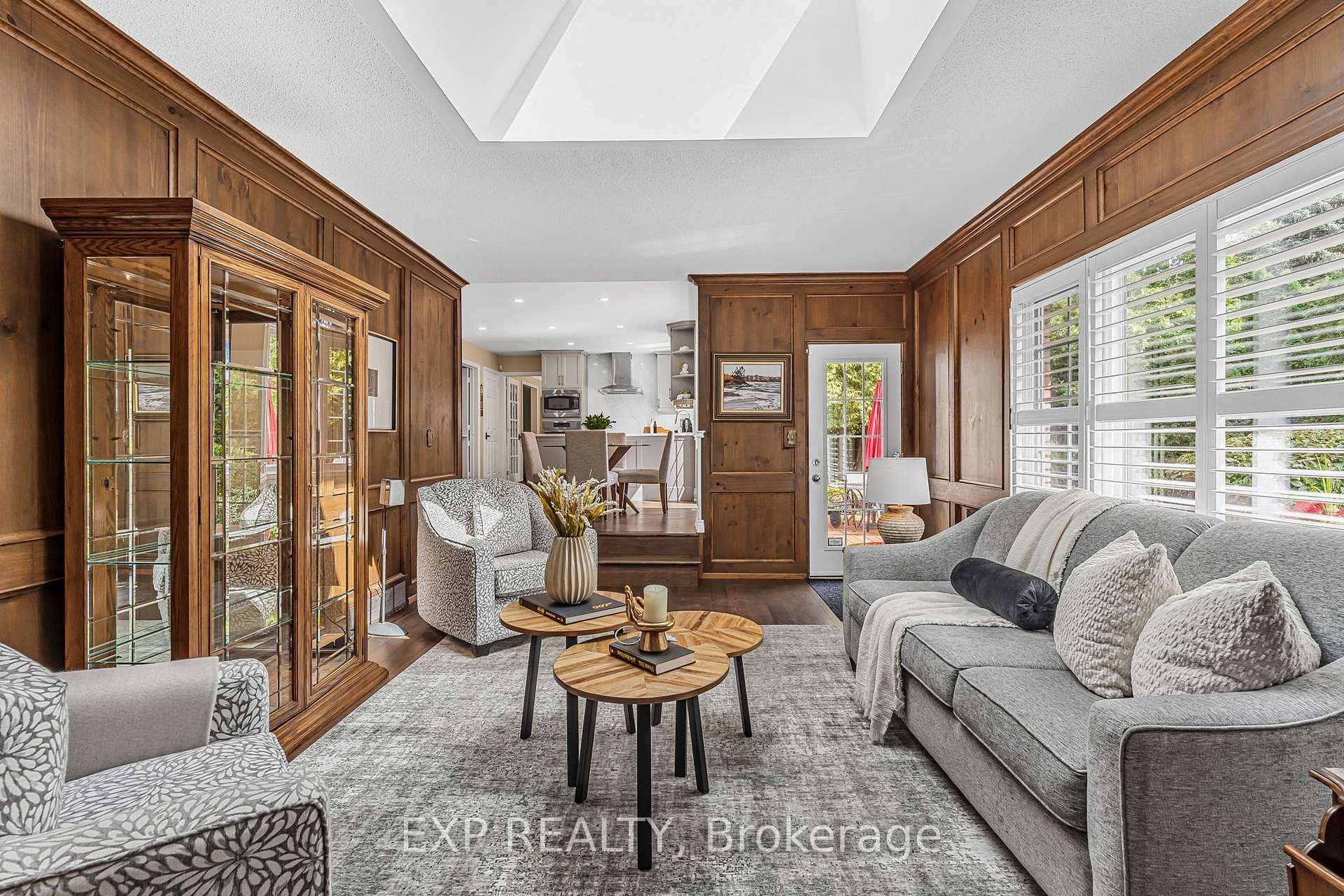 Photo 5 of 158 Broad Leaf Crescent, Hamilton, Ancaster — HOMEH