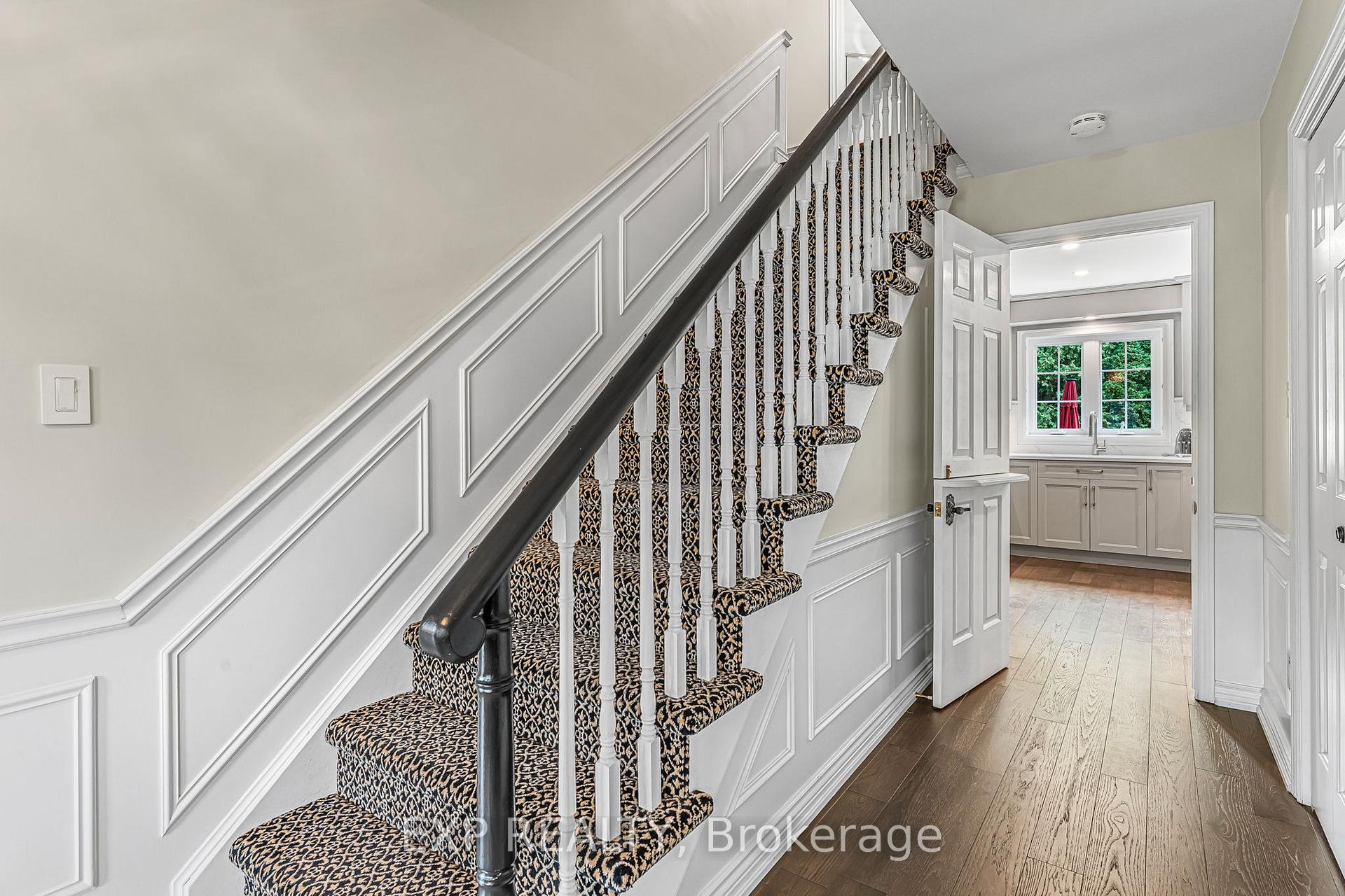 Photo 11 of 158 Broad Leaf Crescent, Hamilton, Ancaster — HOMEH