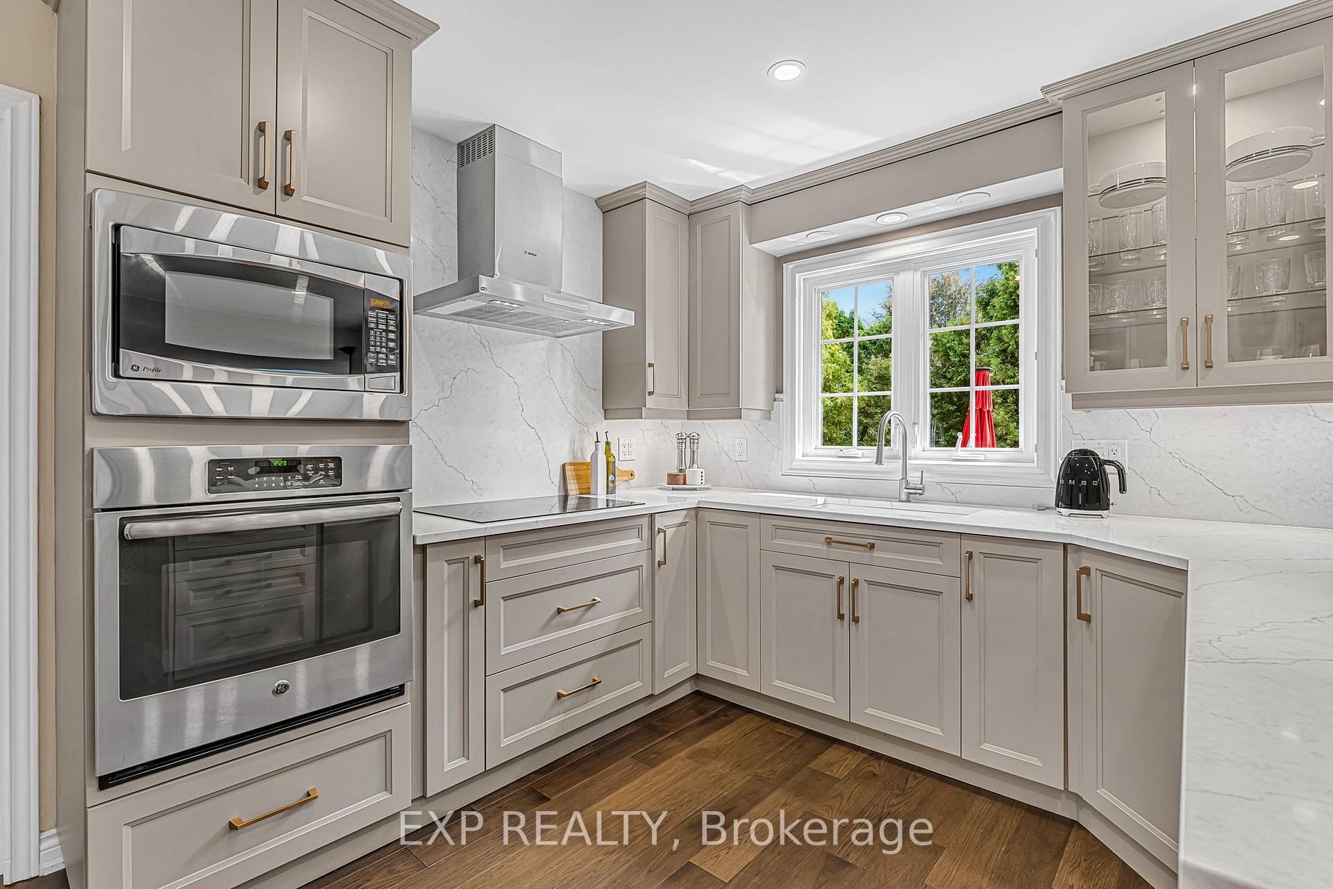 Photo 15 of 158 Broad Leaf Crescent, Hamilton, Ancaster — HOMEH