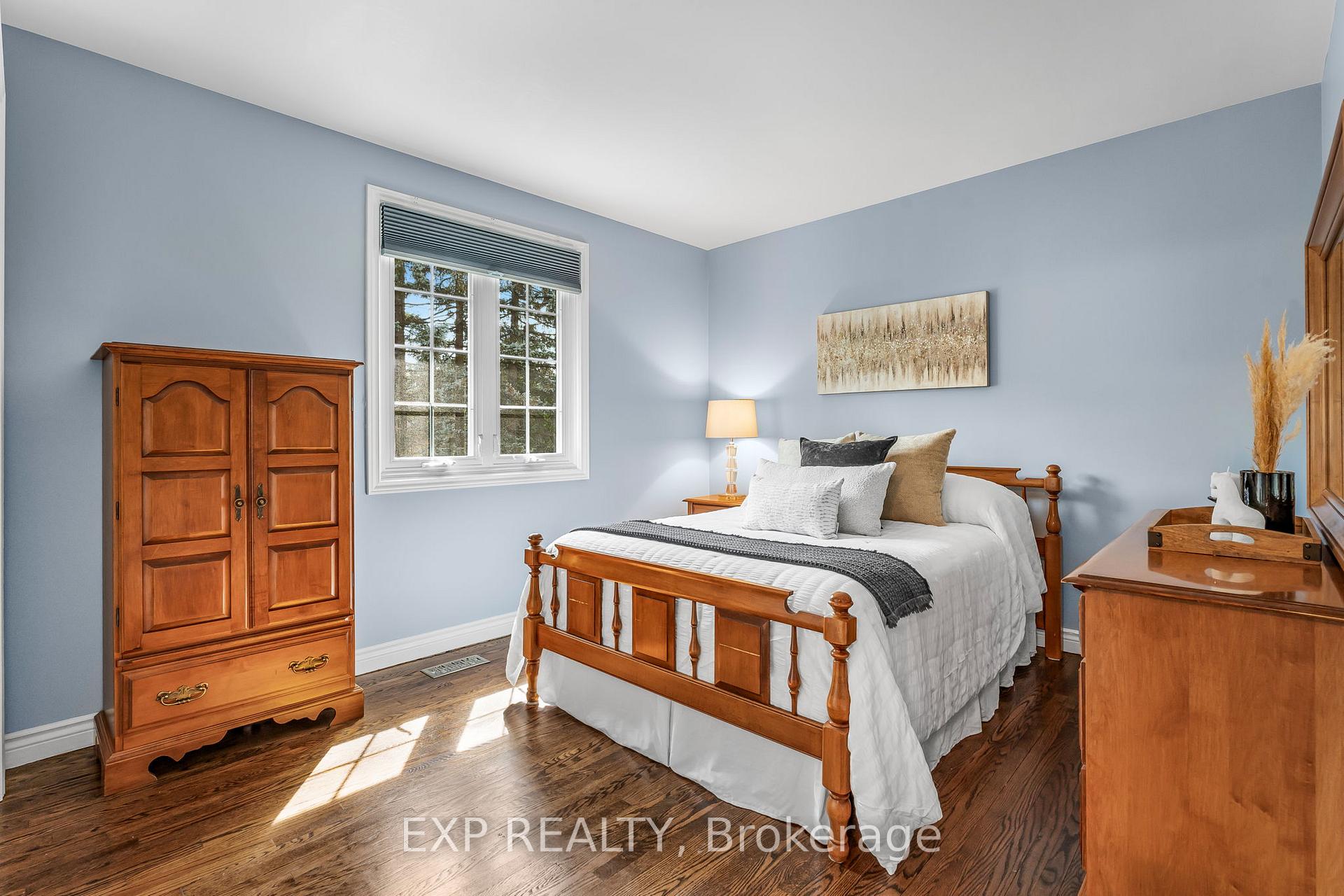 Photo 23 of 158 Broad Leaf Crescent, Hamilton, Ancaster — HOMEH