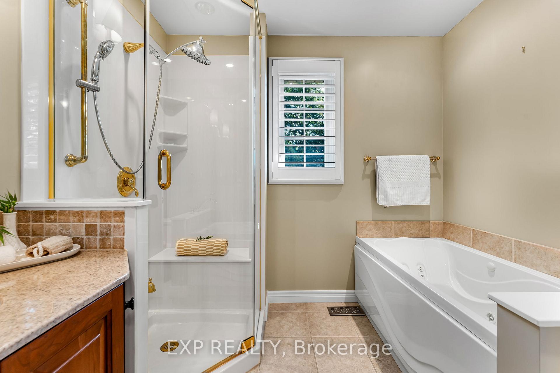 Photo 24 of 158 Broad Leaf Crescent, Hamilton, Ancaster — HOMEH