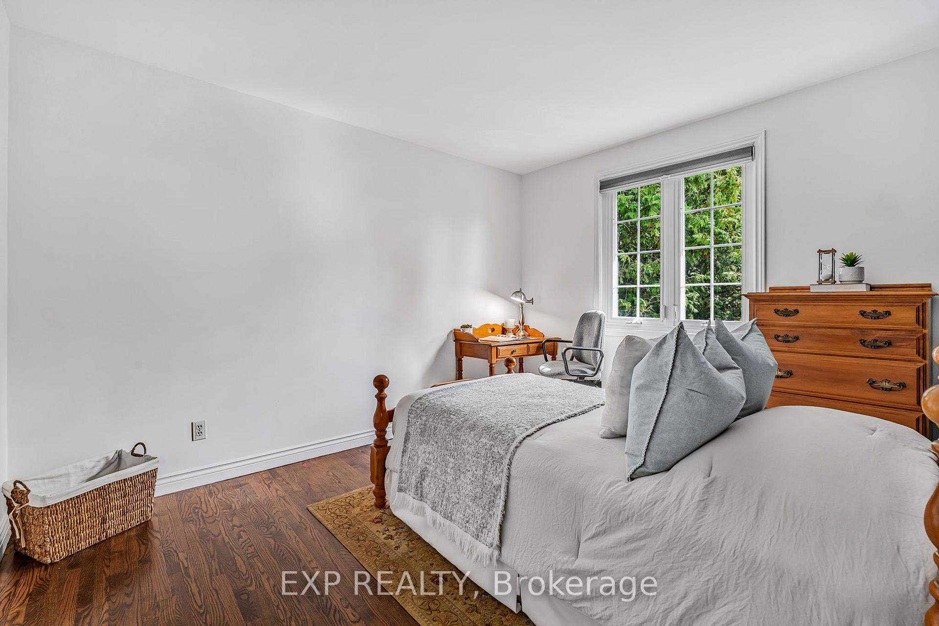 Photo 25 of 158 Broad Leaf Crescent, Hamilton, Ancaster — HOMEH
