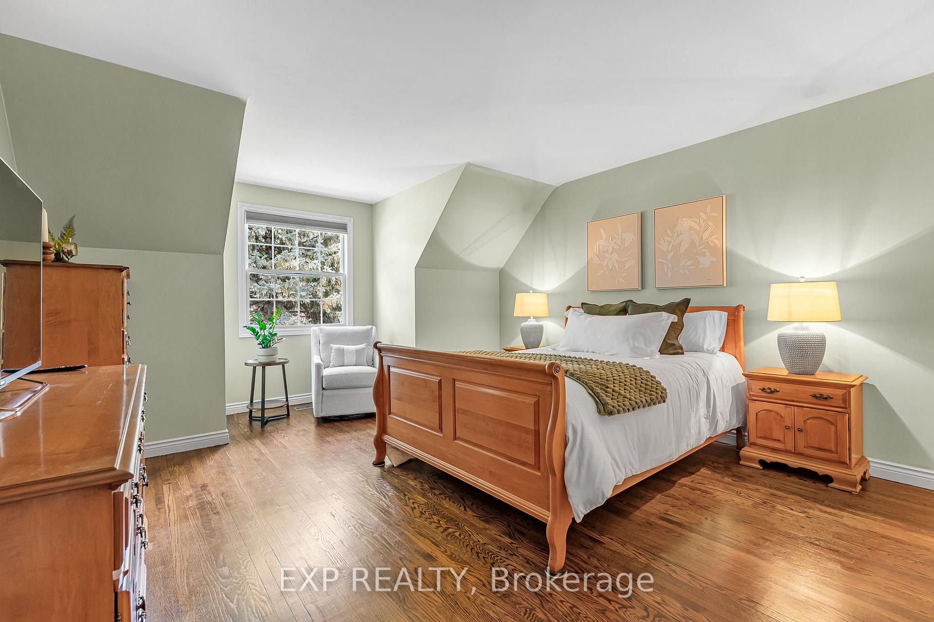 Photo 27 of 158 Broad Leaf Crescent, Hamilton, Ancaster — HOMEH