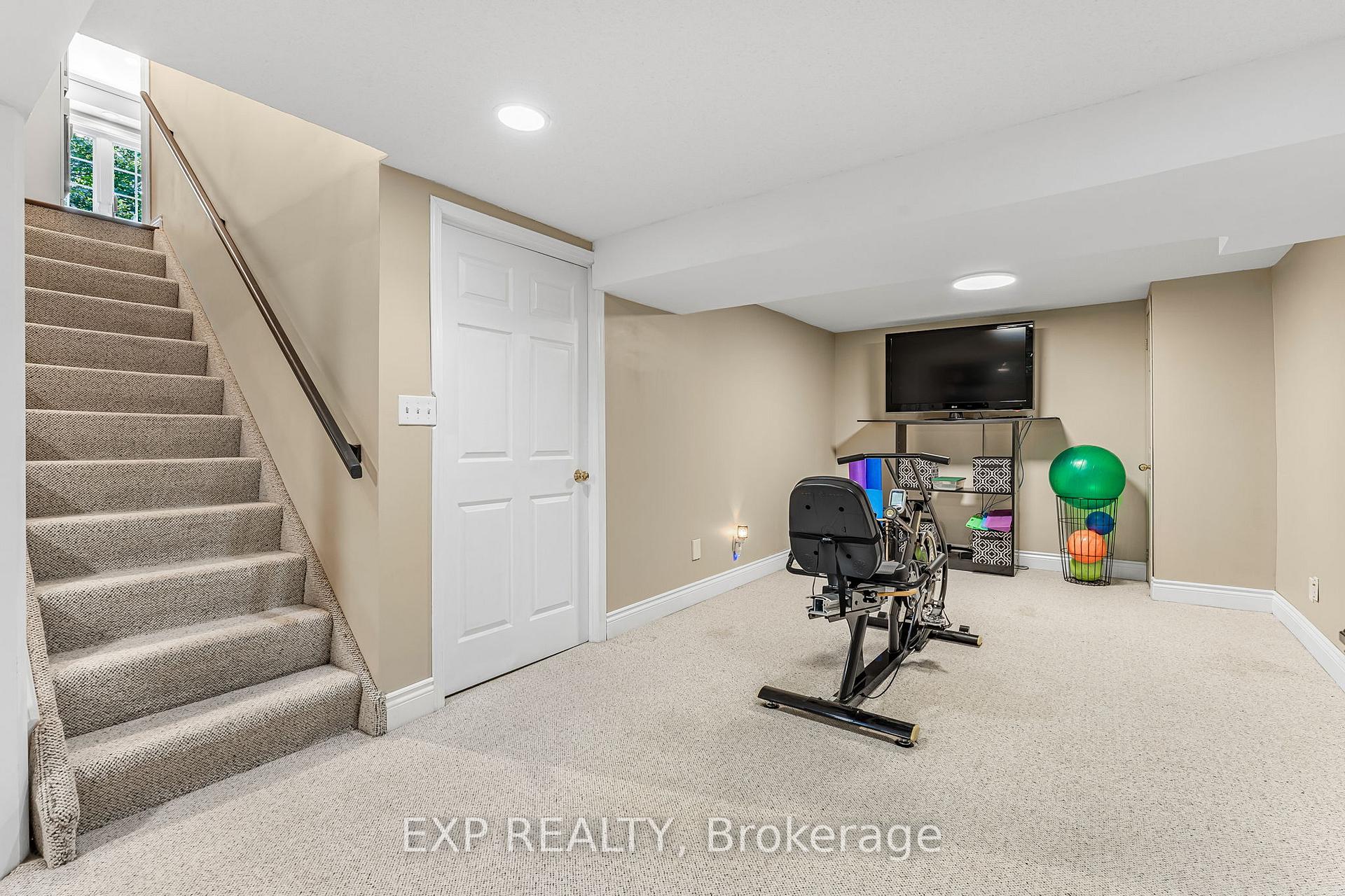 Photo 29 of 158 Broad Leaf Crescent, Hamilton, Ancaster — HOMEH