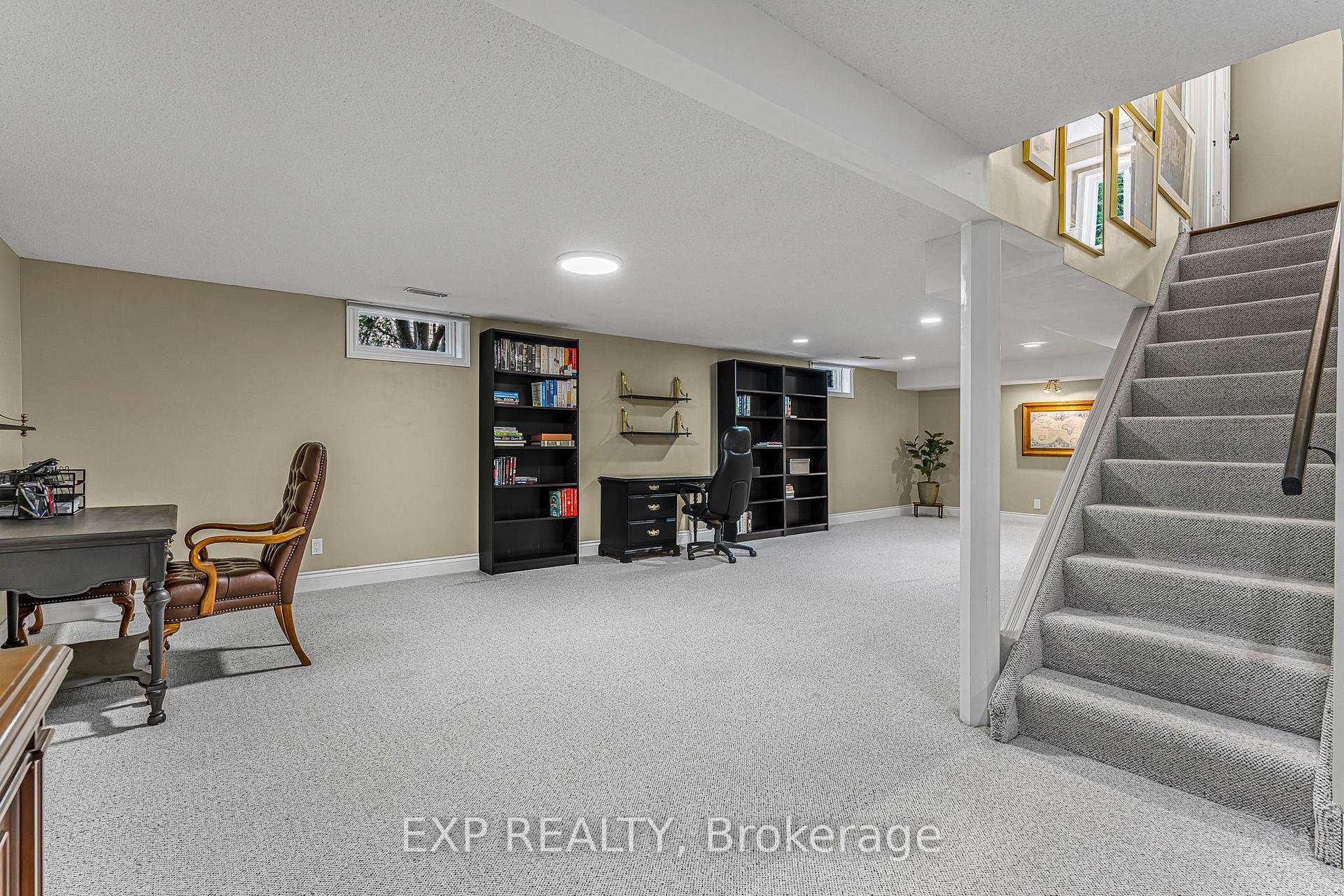 Photo 30 of 158 Broad Leaf Crescent, Hamilton, Ancaster — HOMEH