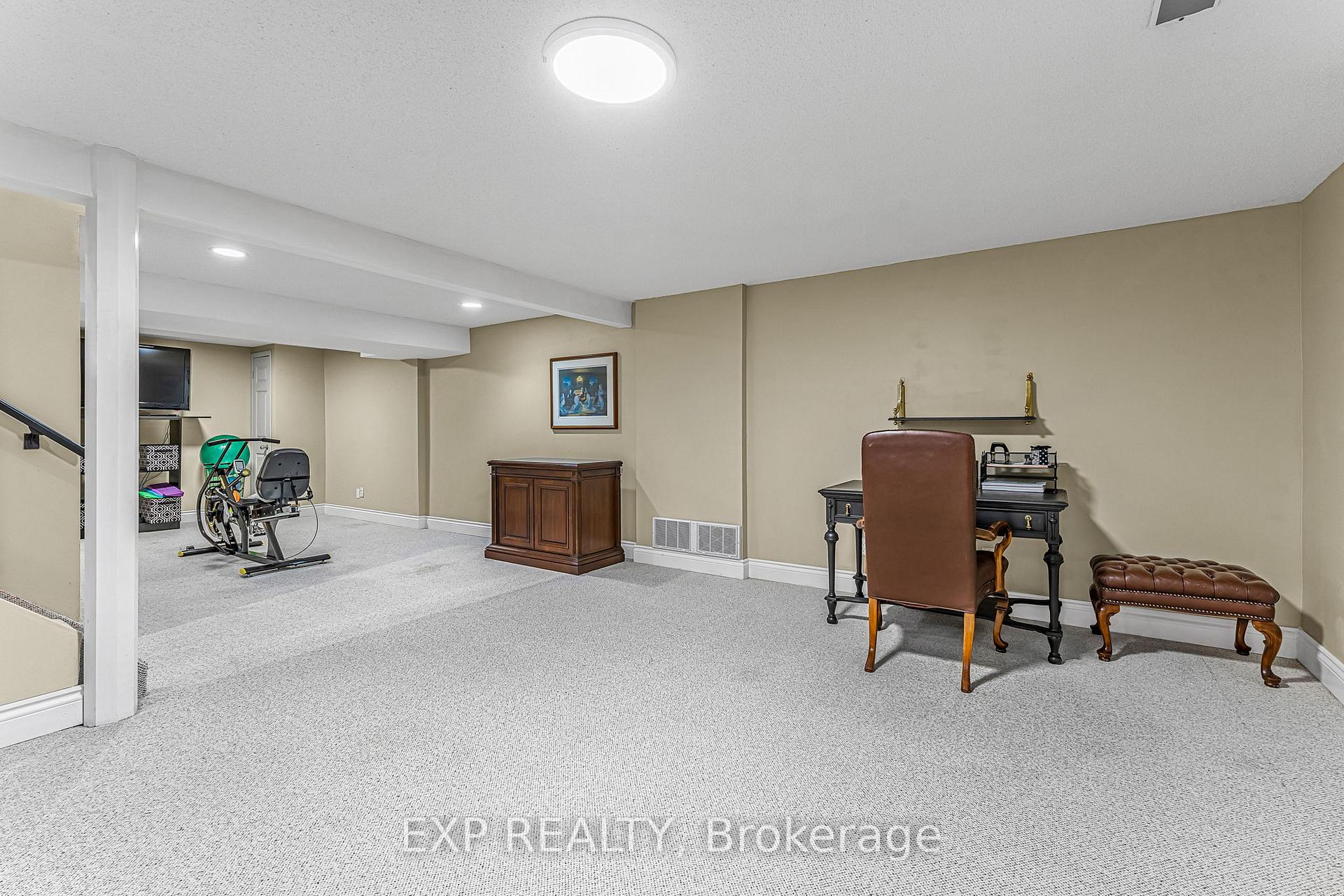 Photo 31 of 158 Broad Leaf Crescent, Hamilton, Ancaster — HOMEH