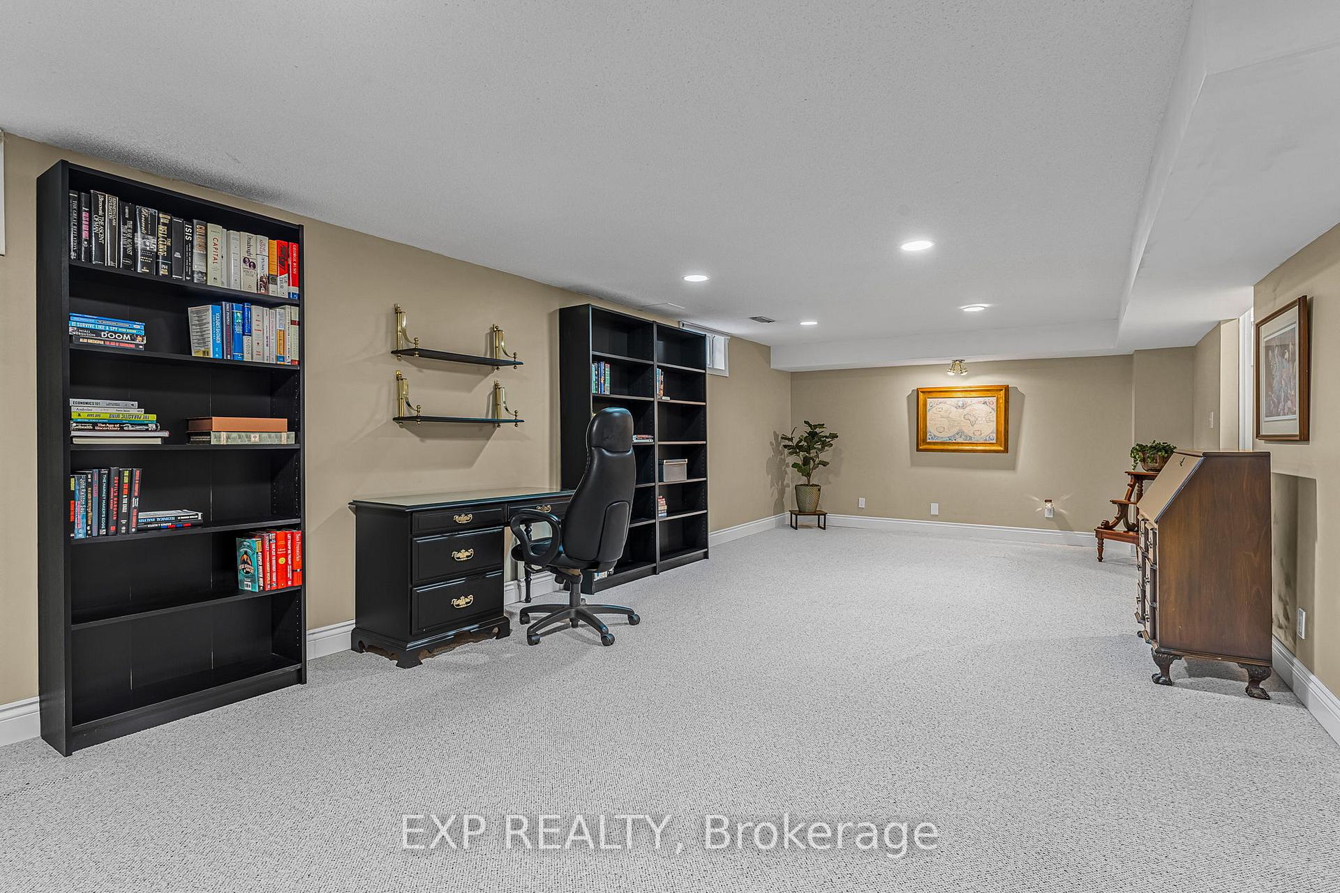 Photo 32 of 158 Broad Leaf Crescent, Hamilton, Ancaster — HOMEH