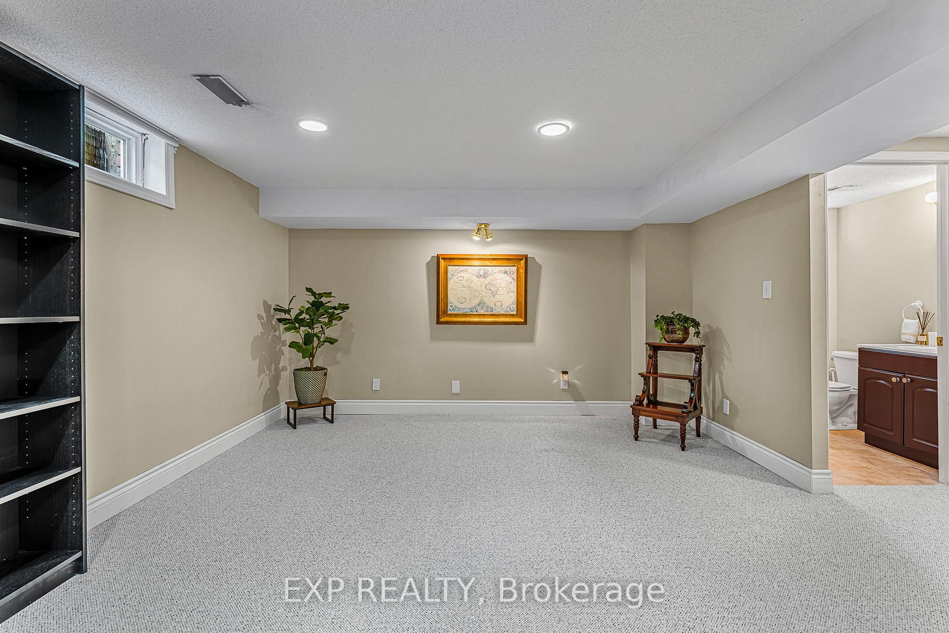 Photo 33 of 158 Broad Leaf Crescent, Hamilton, Ancaster — HOMEH