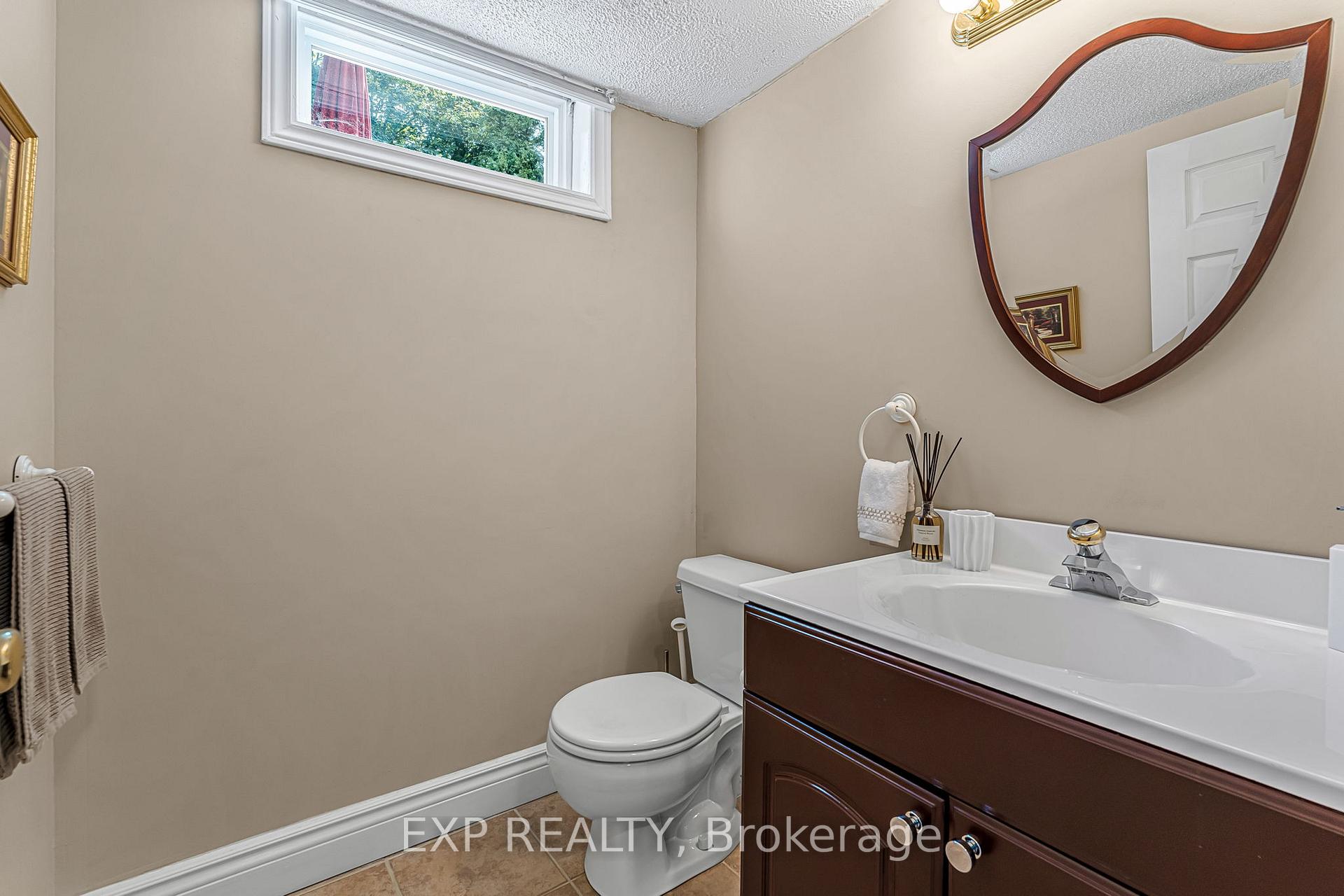 Photo 34 of 158 Broad Leaf Crescent, Hamilton, Ancaster — HOMEH
