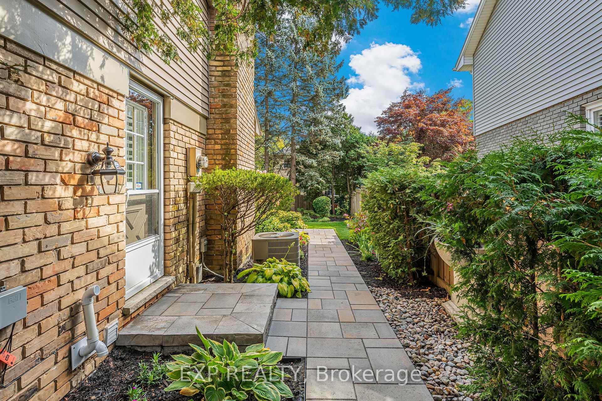 Photo 35 of 158 Broad Leaf Crescent, Hamilton, Ancaster — HOMEH