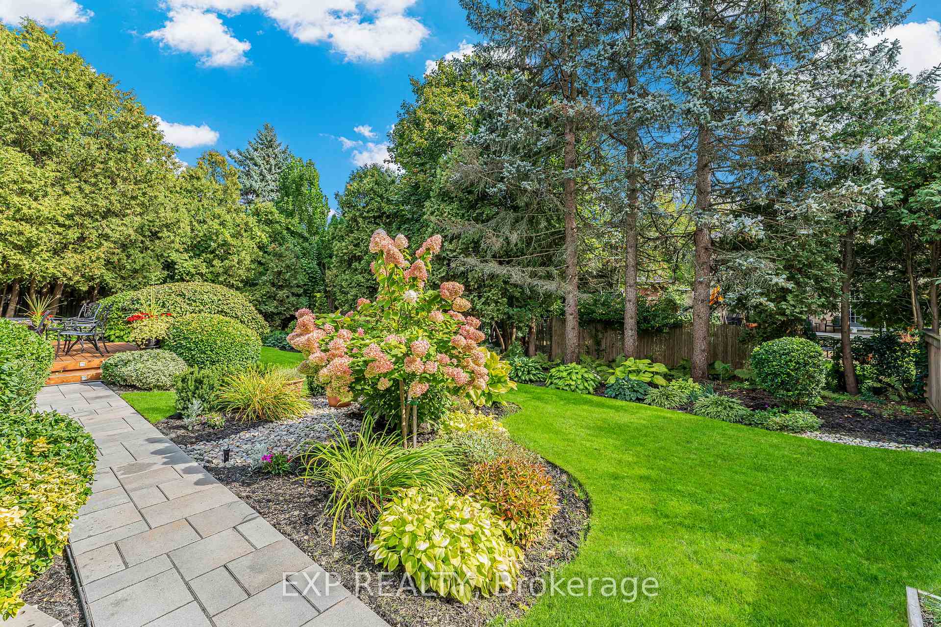 Photo 36 of 158 Broad Leaf Crescent, Hamilton, Ancaster — HOMEH