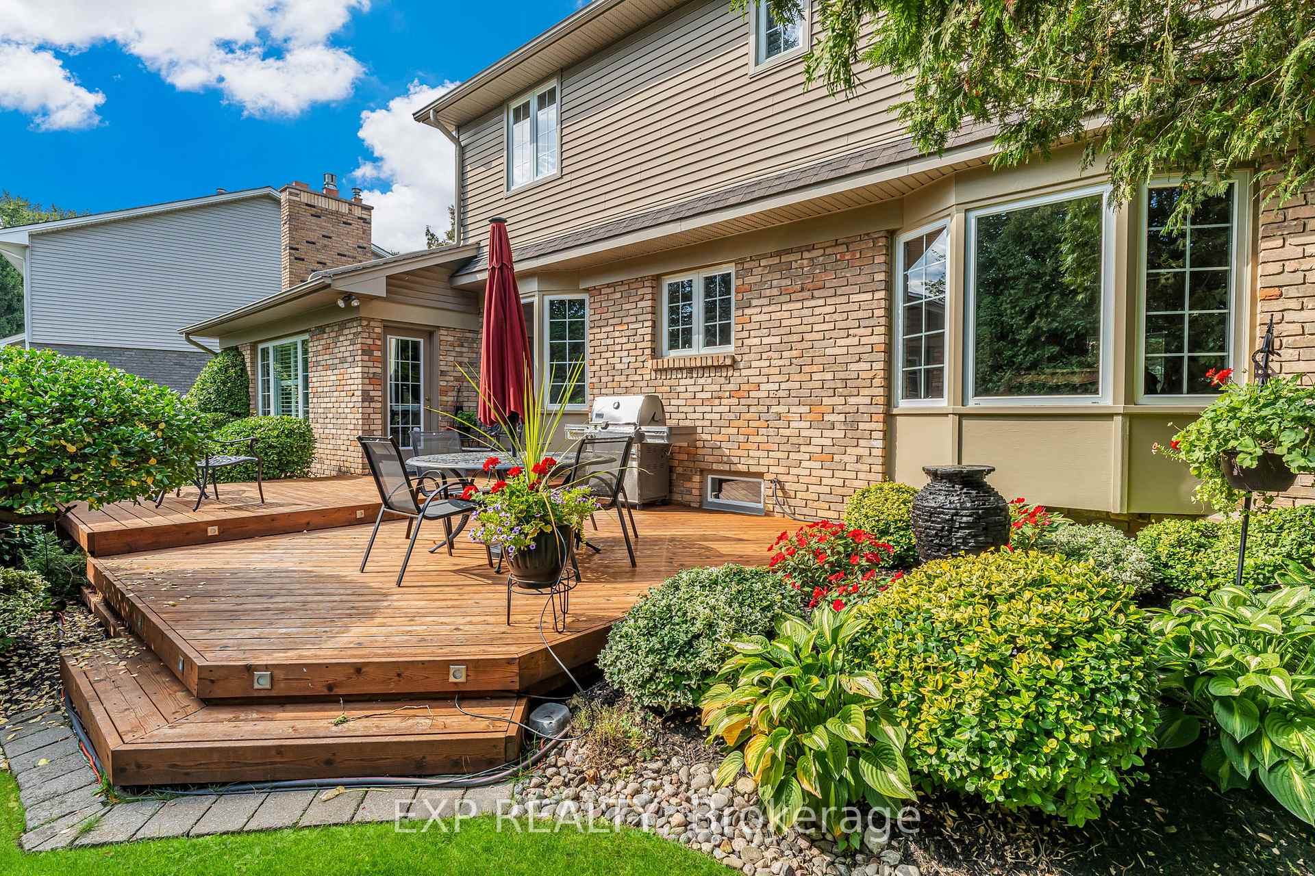 Photo 40 of 158 Broad Leaf Crescent, Hamilton, Ancaster — HOMEH