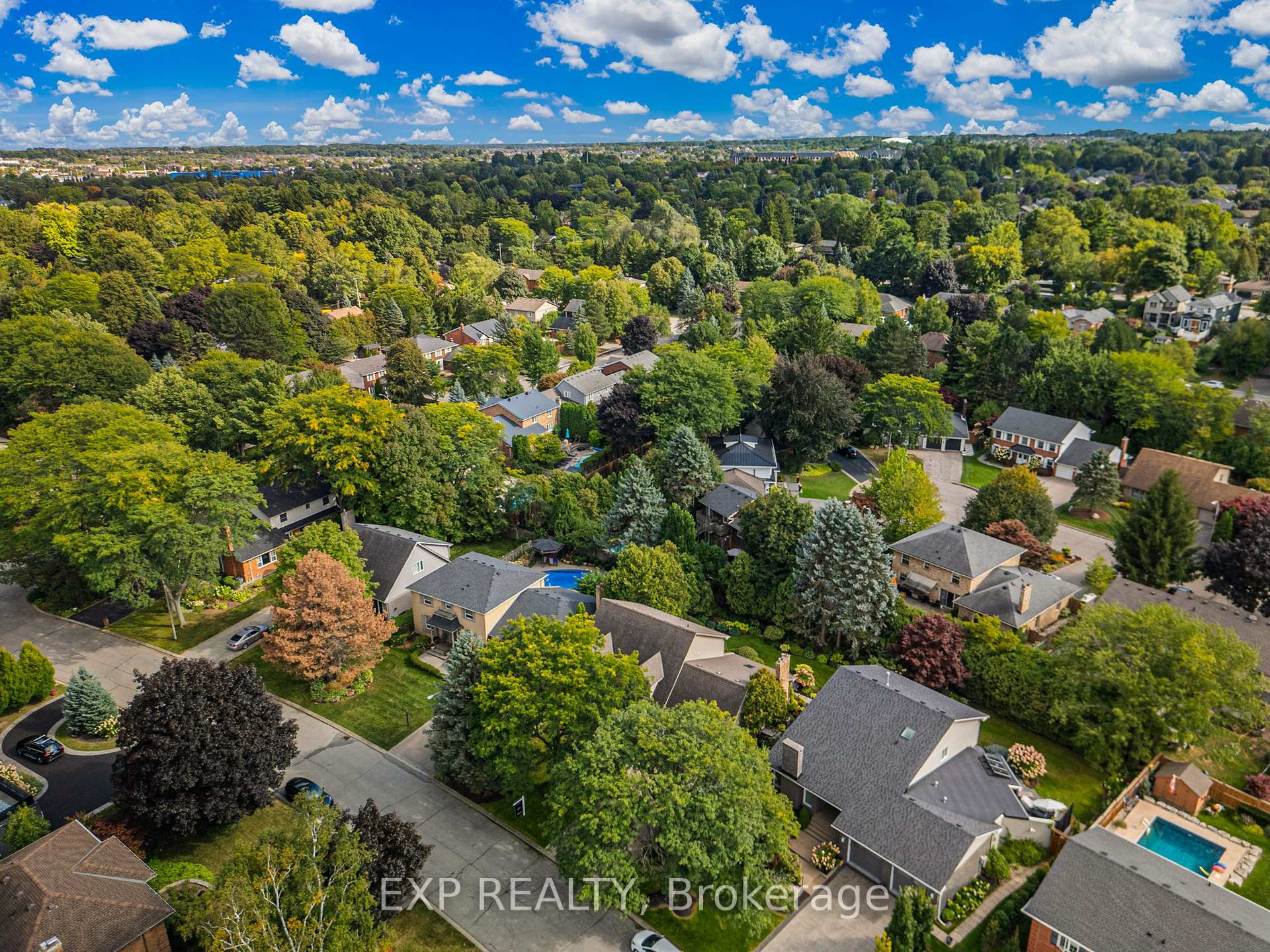 Photo 48 of 158 Broad Leaf Crescent, Hamilton, Ancaster — HOMEH